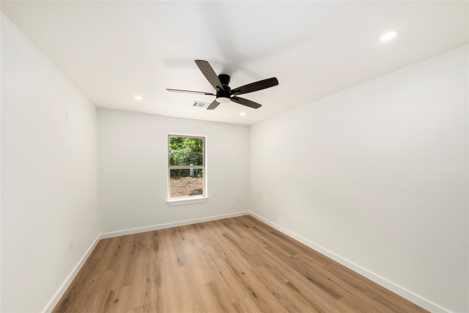 2109 County Road 353, Brazoria, TX 77422 2109 County Road 353, Brazoria, TX 77422
