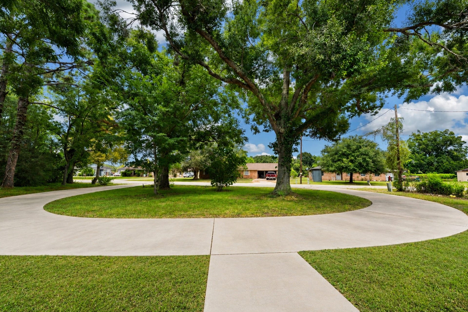 2109 County Road 353, Brazoria, TX 77422 Front of House