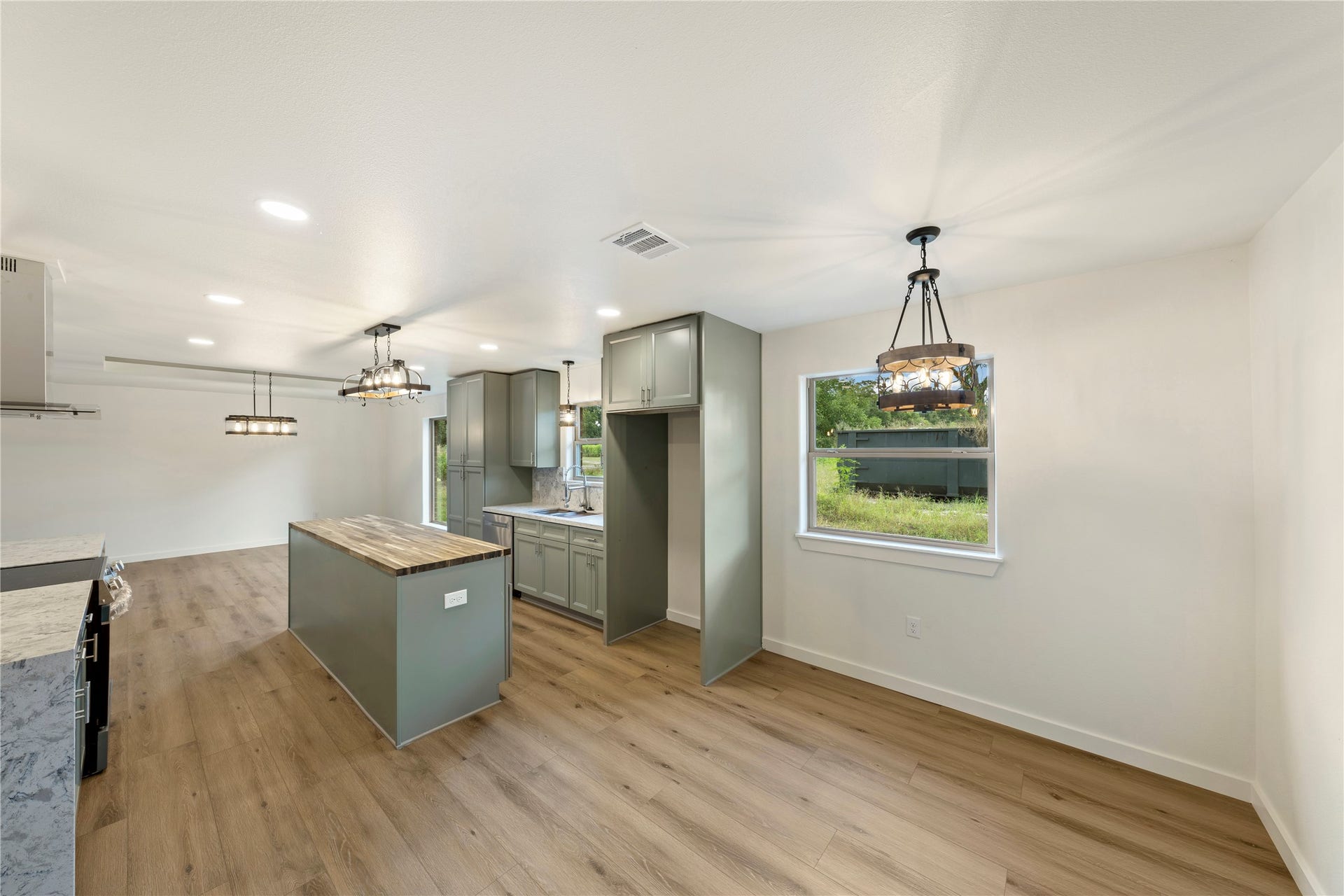 2109 County Road 353, Brazoria, TX 77422 2109 County Road 353, Brazoria, TX 77422