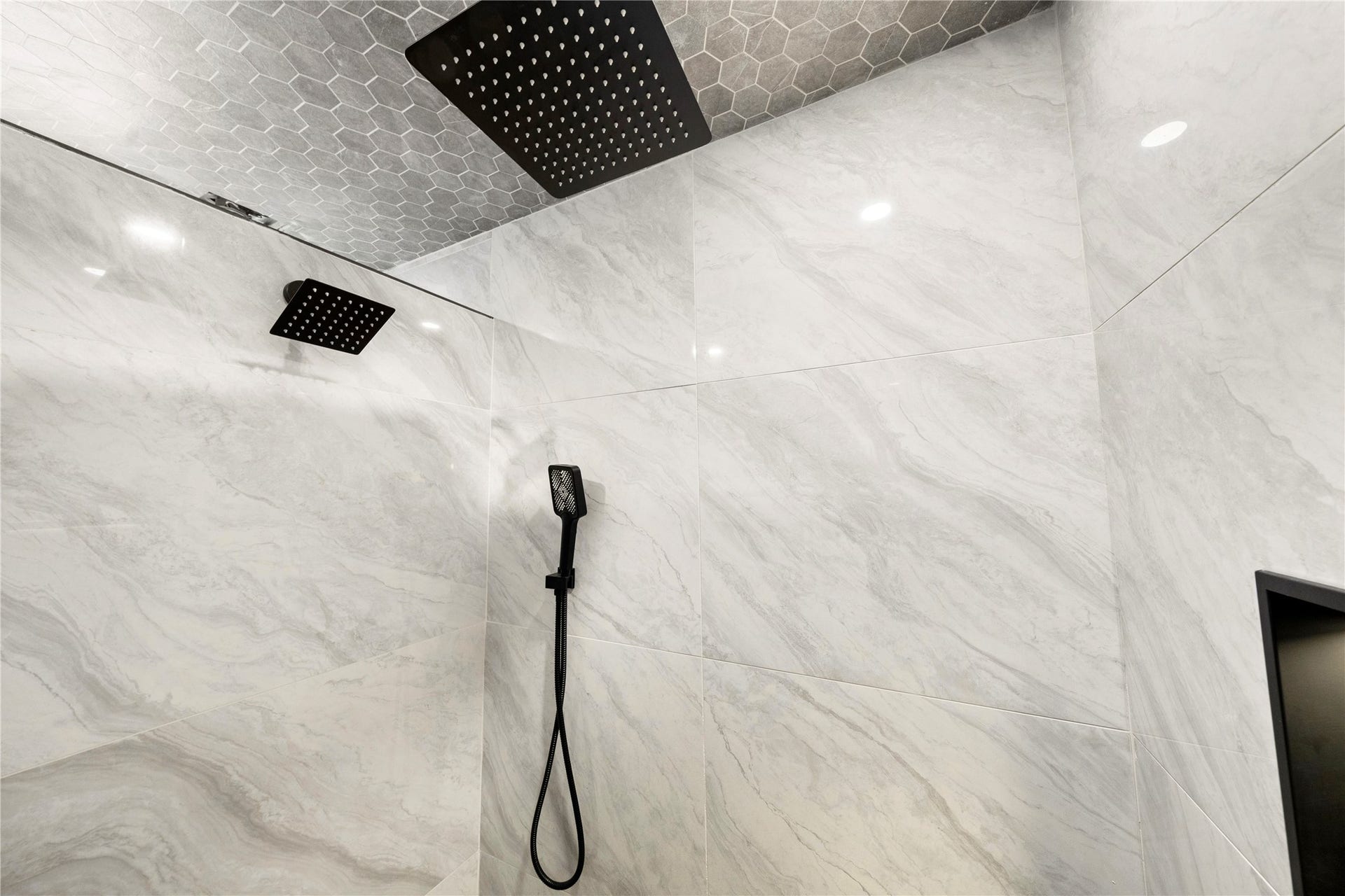 2109 County Road 353, Brazoria, TX 77422 Primary Shower heads