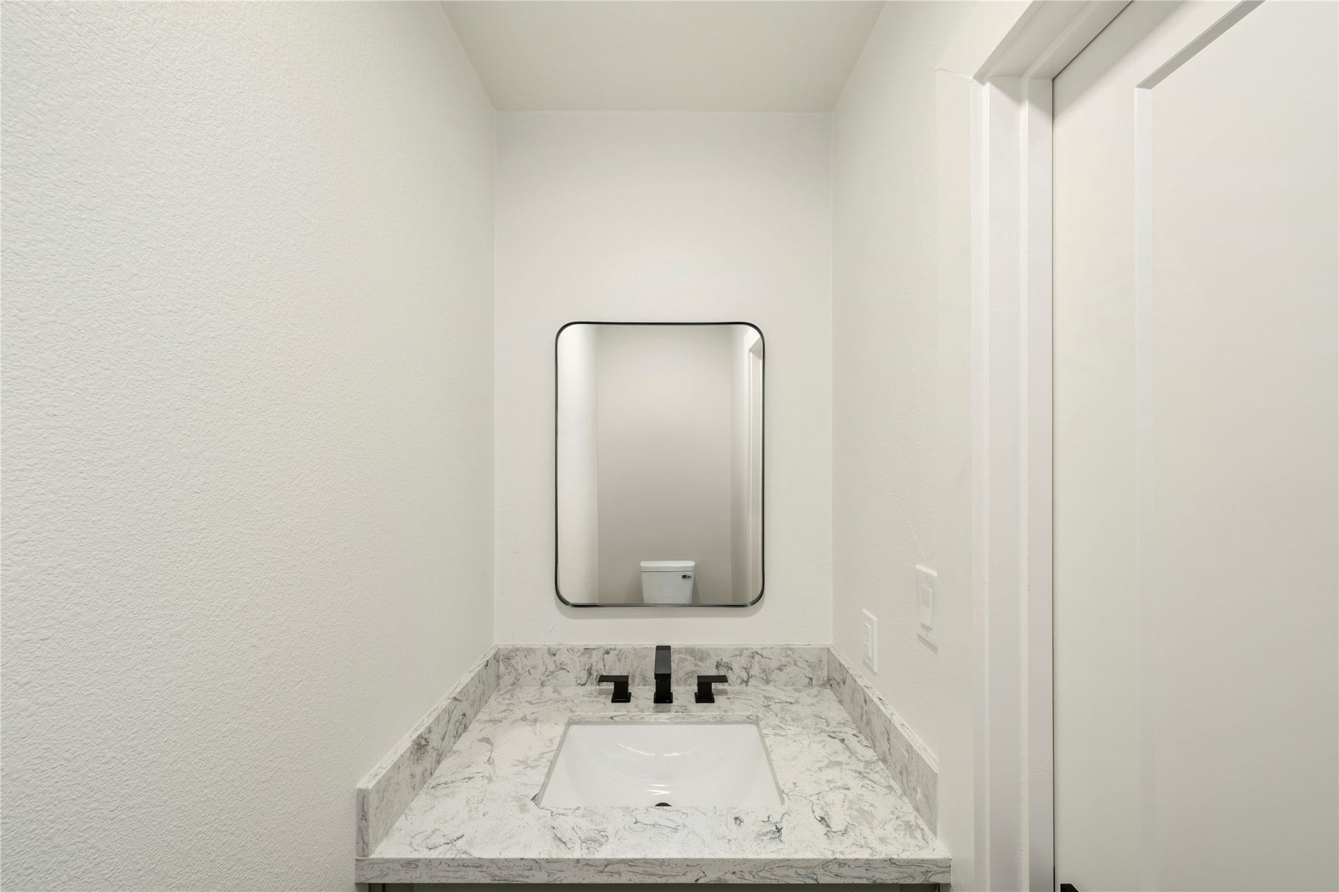 2109 County Road 353, Brazoria, TX 77422 Half Bath