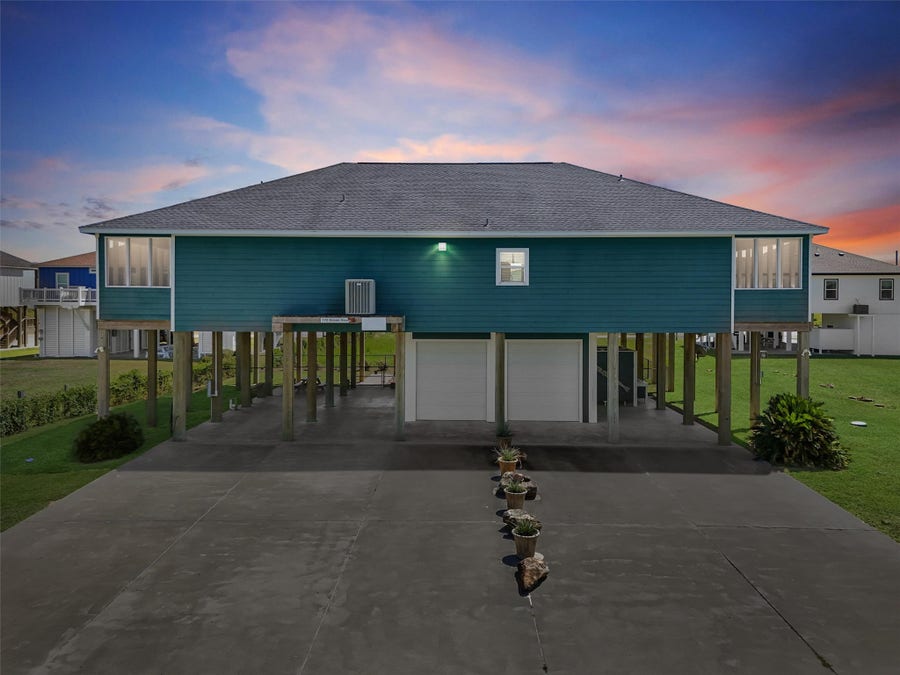 Property photo for 172 Ocean View Drive Drive, Crystal Beach, TX