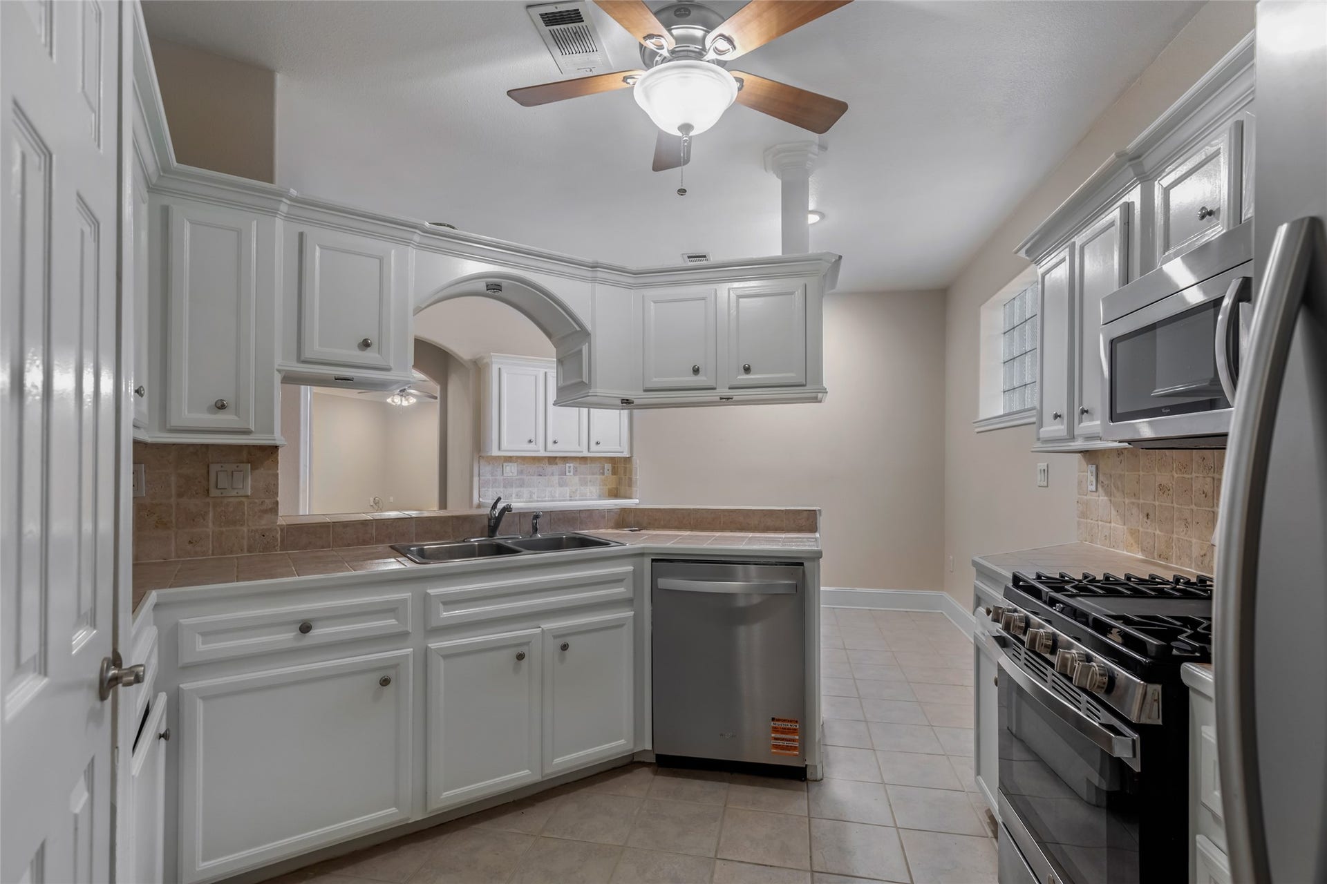 108 Harbour Town Circle, Conroe, TX 77356