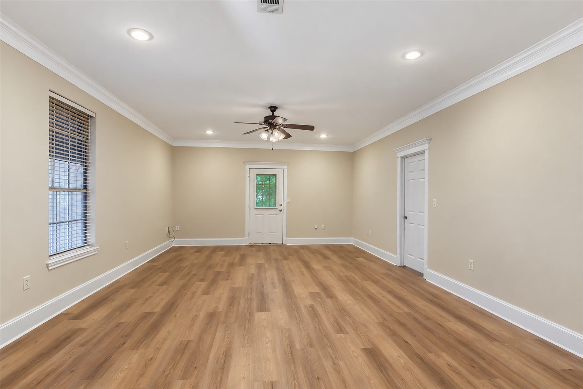 108 Harbour Town Circle, Conroe, TX 77356