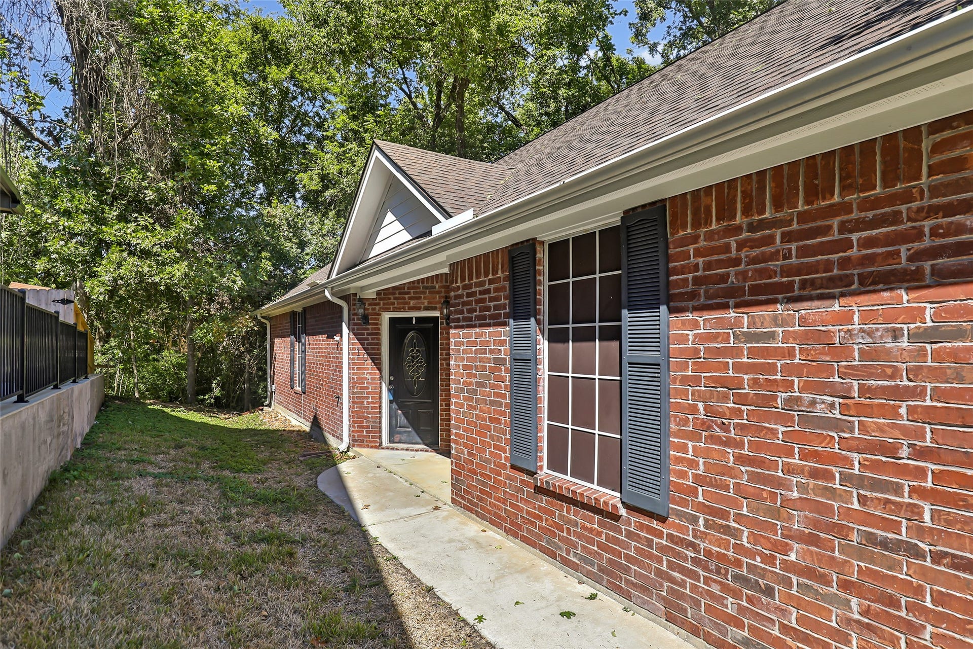 108 Harbour Town Circle, Conroe, TX 77356