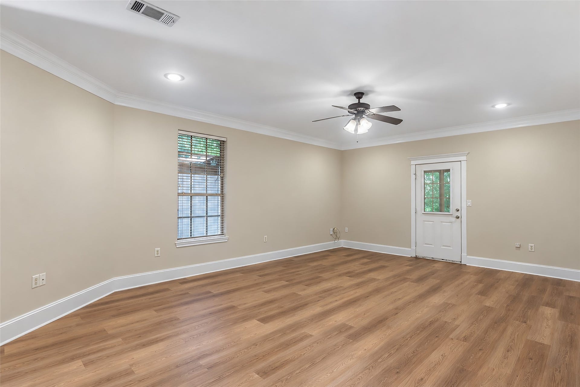 108 Harbour Town Circle, Conroe, TX 77356