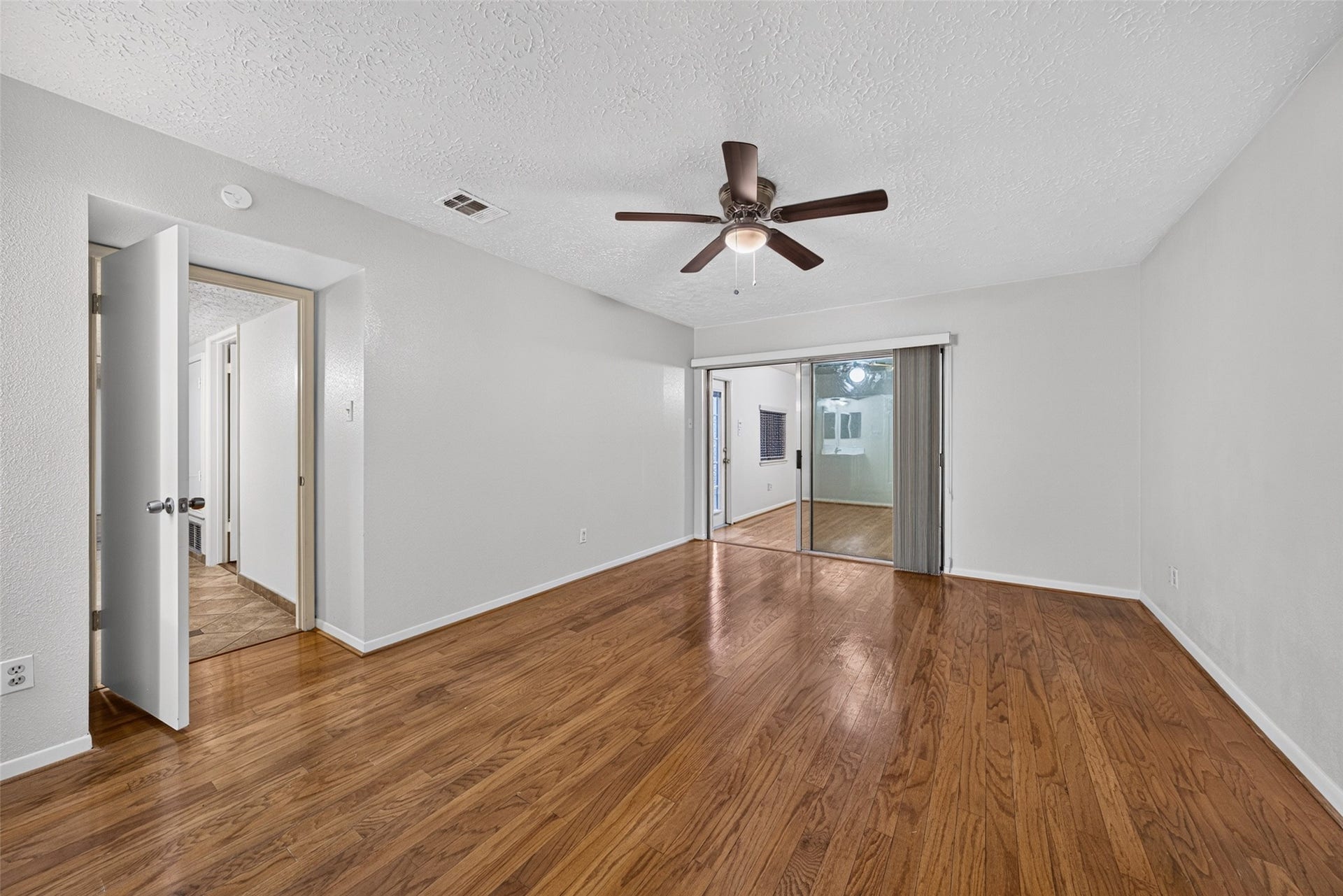 3107 Pecan Point Drive, Sugar Land, TX 77478 3107 Pecan Point Drive, Sugar Land, TX 77478