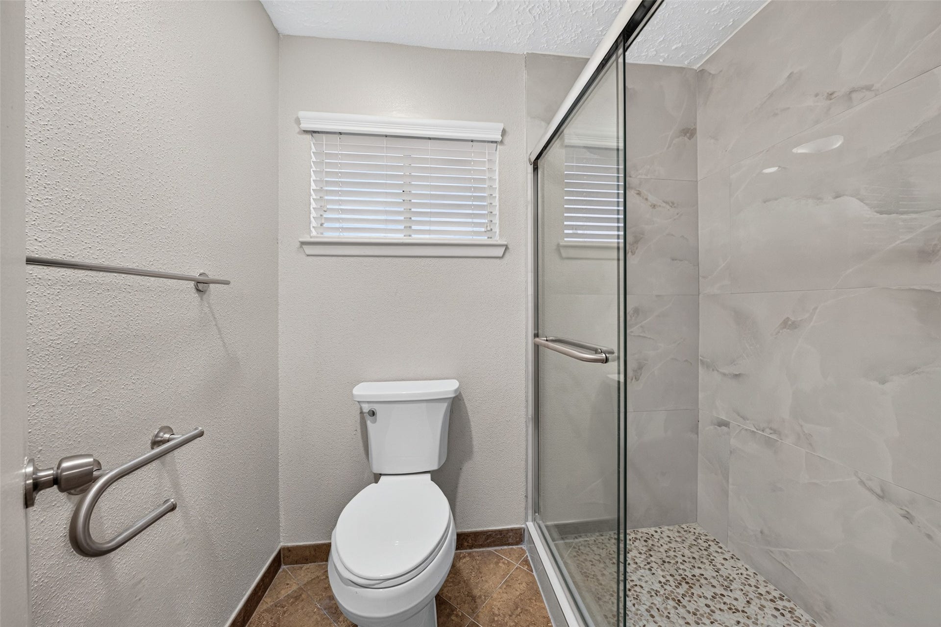 3107 Pecan Point Drive, Sugar Land, TX 77478 3107 Pecan Point Drive, Sugar Land, TX 77478