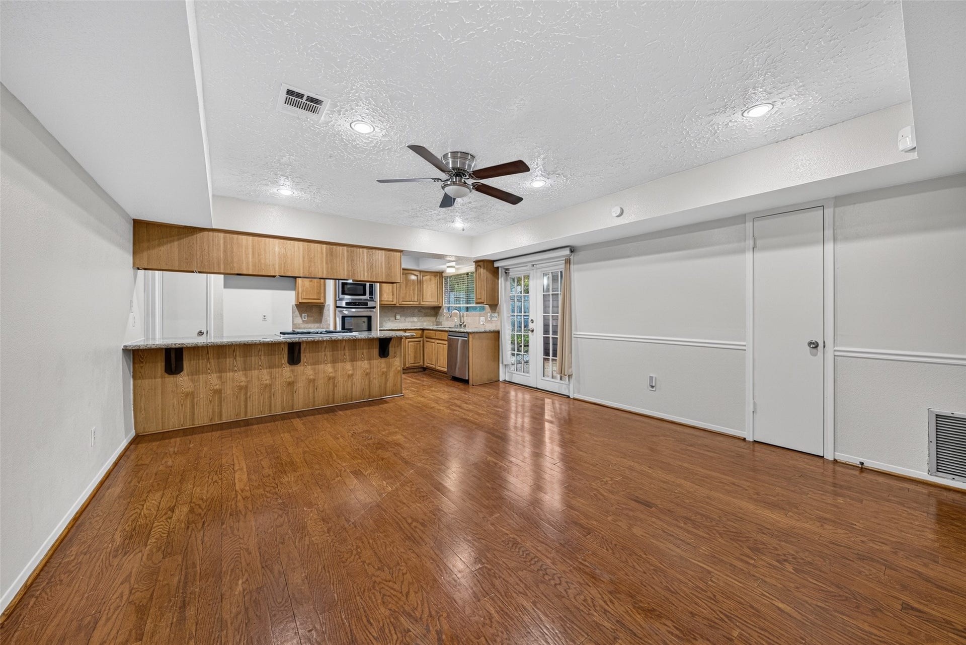 3107 Pecan Point Drive, Sugar Land, TX 77478 3107 Pecan Point Drive, Sugar Land, TX 77478