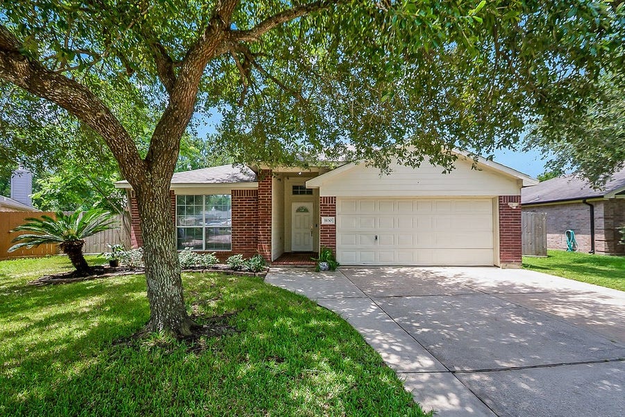 Property photo for 5130 Chasewood Drive, Bacliff, TX