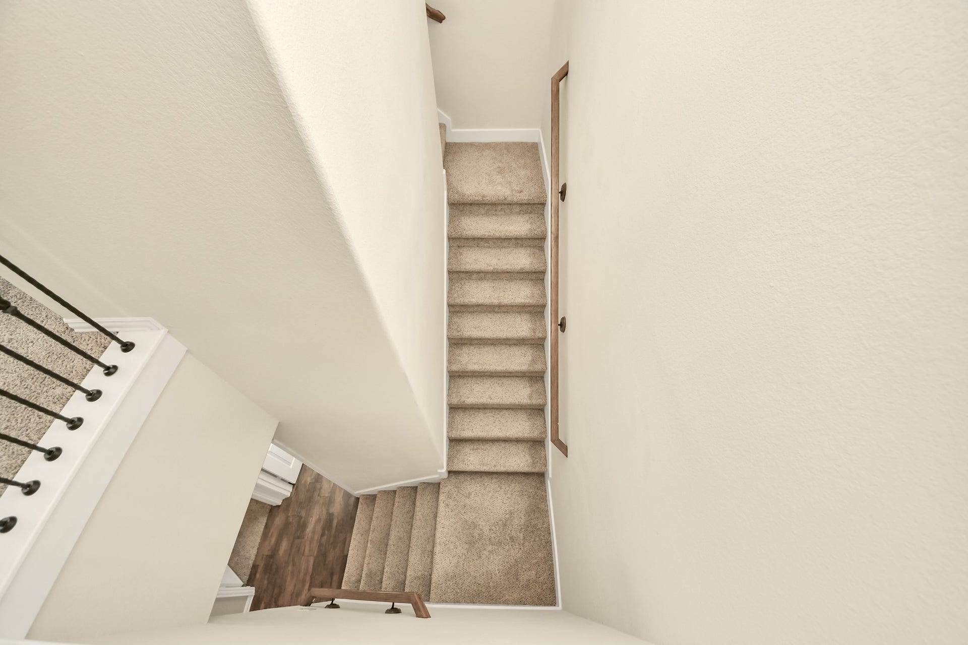 6003 Hedgepark Drive, Richmond, TX 77407 Photos include both previously furnished rooms and the homes current vacant condition to help buyers visualize the space and layout.