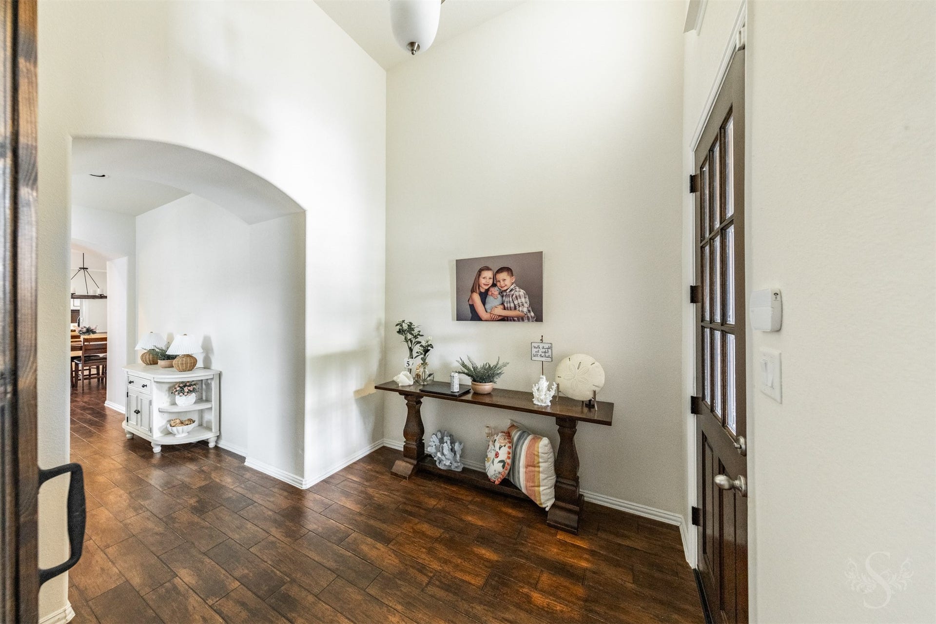 6003 Hedgepark Drive, Richmond, TX 77407 Photos include both previously furnished rooms and the homes current vacant condition to help buyers visualize the space and layout.