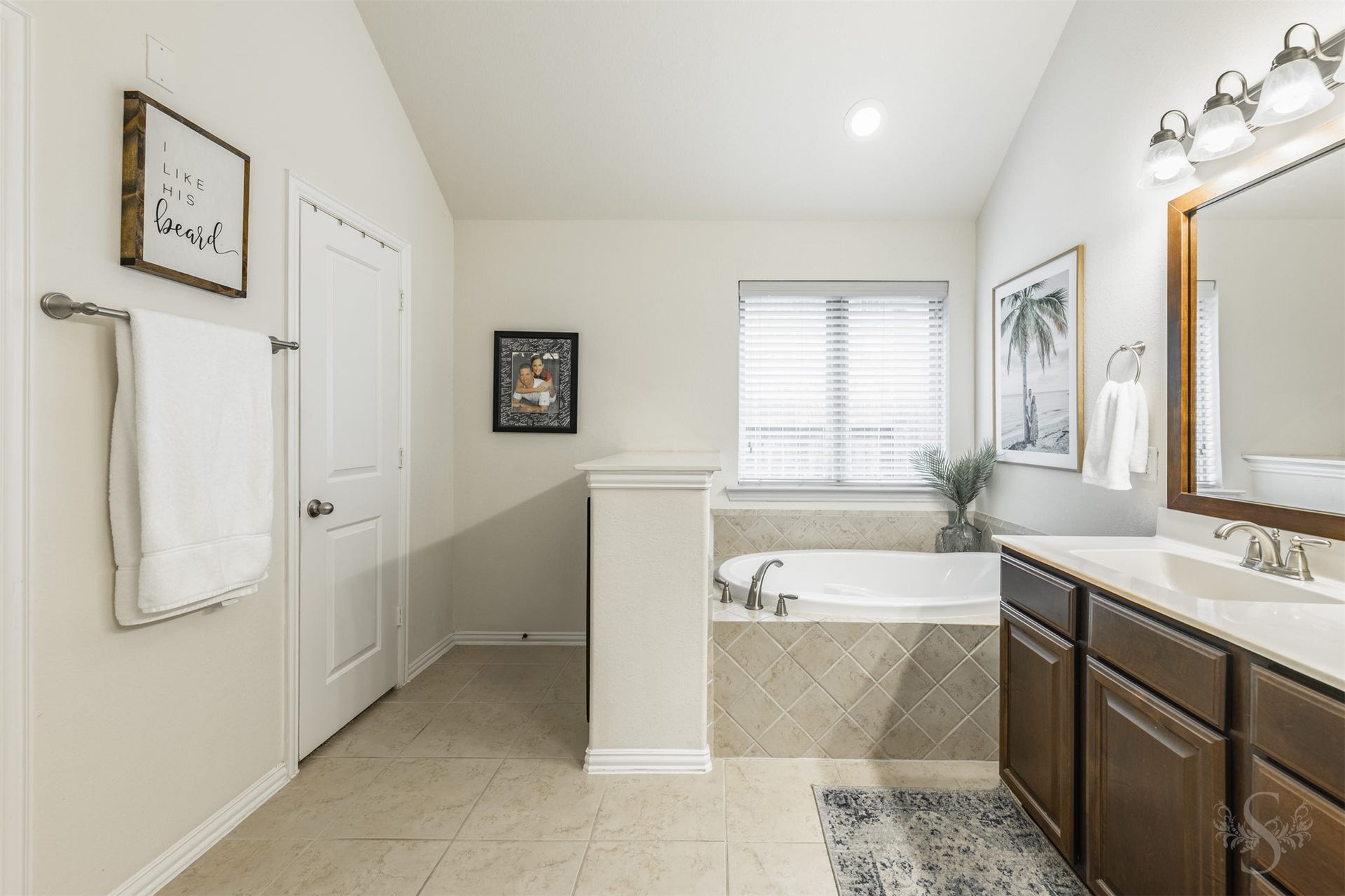 6003 Hedgepark Drive, Richmond, TX 77407 Photos include both previously furnished rooms and the homes current vacant condition to help buyers visualize the space and layout.