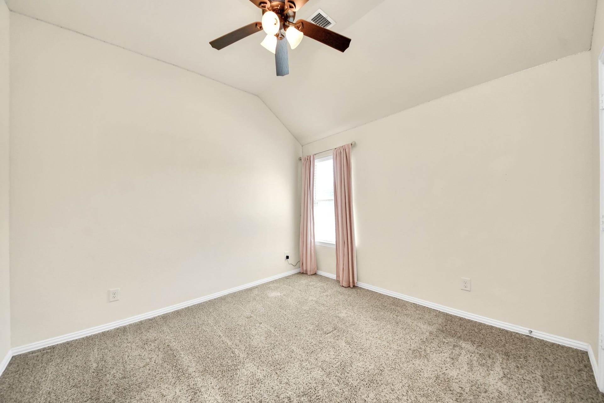 6003 Hedgepark Drive, Richmond, TX 77407 Photos include both previously furnished rooms and the homes current vacant condition to help buyers visualize the space and layout.