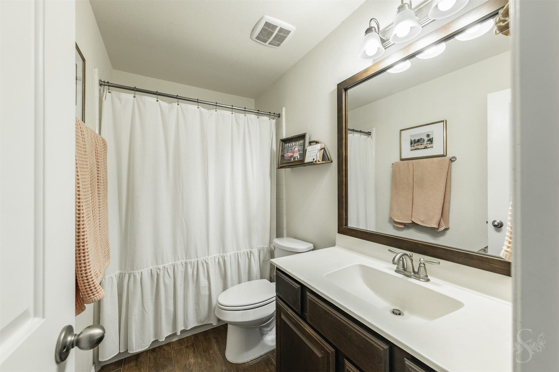 6003 Hedgepark Drive, Richmond, TX 77407 Photos include both previously furnished rooms and the homes current vacant condition to help buyers visualize the space and layout.