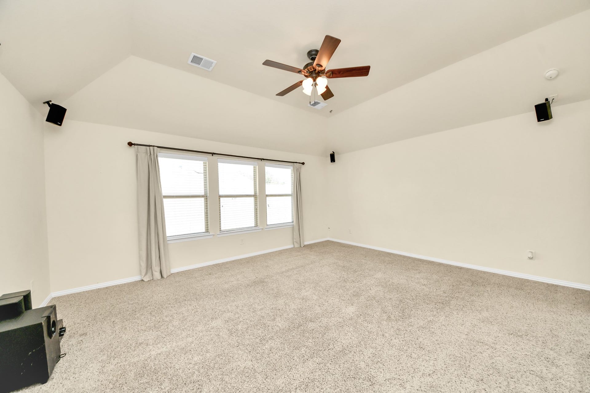 6003 Hedgepark Drive, Richmond, TX 77407 Photos include both previously furnished rooms and the homes current vacant condition to help buyers visualize the space and layout.