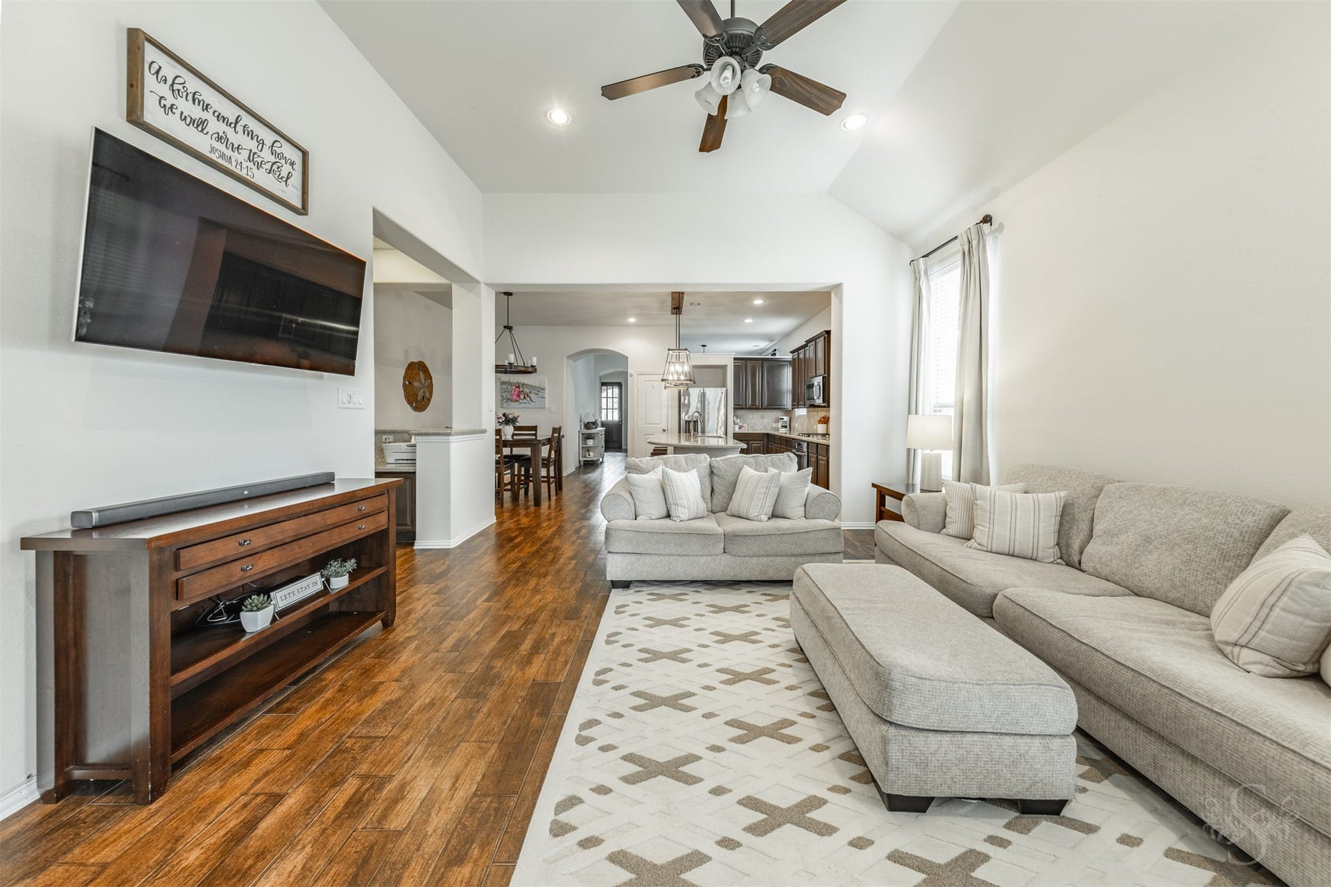 6003 Hedgepark Drive, Richmond, TX 77407 Photos include both previously furnished rooms and the homes current vacant condition to help buyers visualize the space and layout.