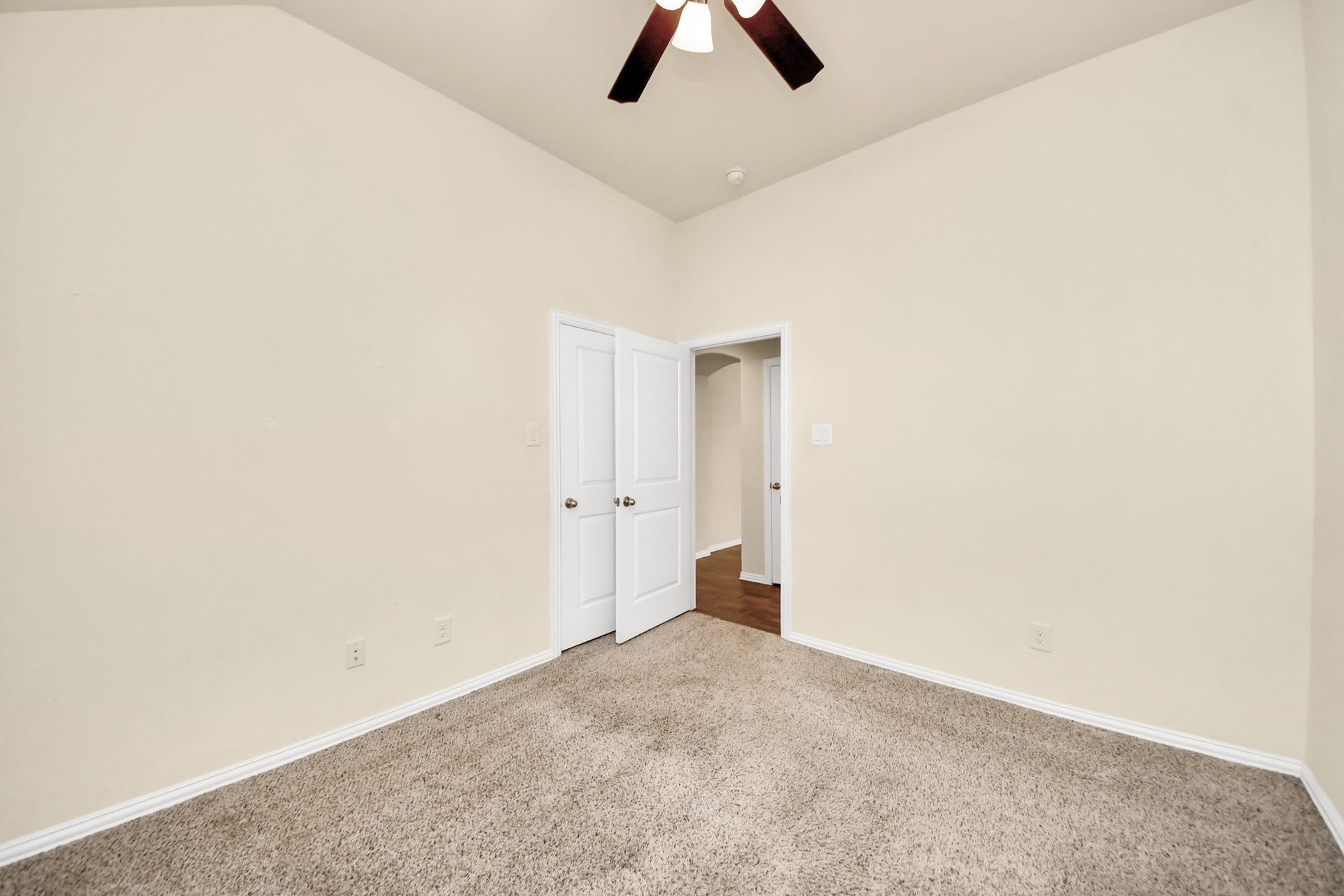 6003 Hedgepark Drive, Richmond, TX 77407 Photos include both previously furnished rooms and the homes current vacant condition to help buyers visualize the space and layout.