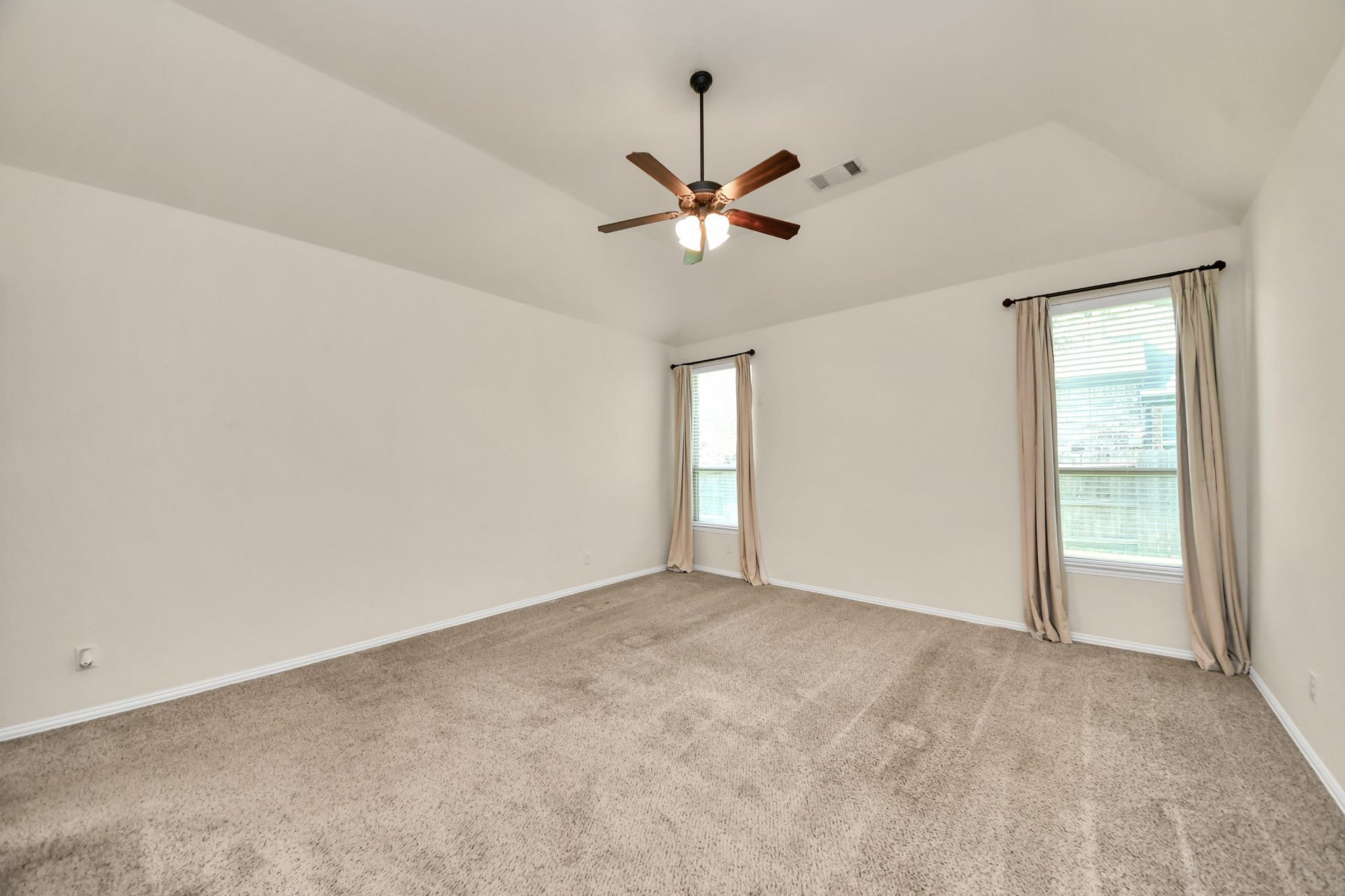 6003 Hedgepark Drive, Richmond, TX 77407 Photos include both previously furnished rooms and the homes current vacant condition to help buyers visualize the space and layout.