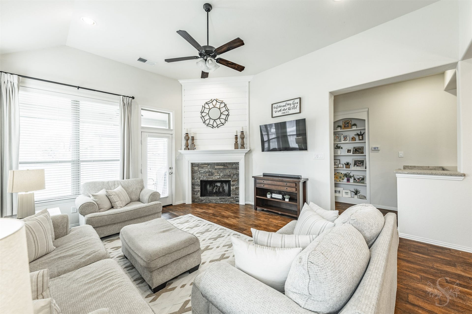 6003 Hedgepark Drive, Richmond, TX 77407 Photos include both previously furnished rooms and the homes current vacant condition to help buyers visualize the space and layout.