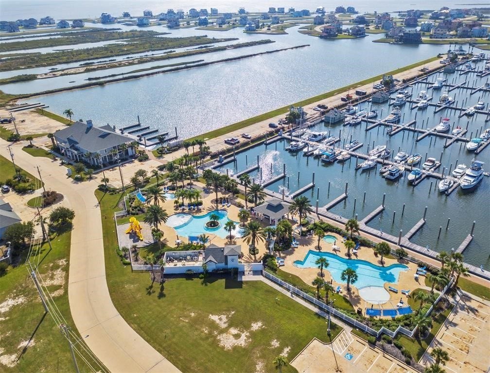 6 Half Moon, Hitchcock, TX 77563 6 Half Moon, Hitchcock, TX 77563
