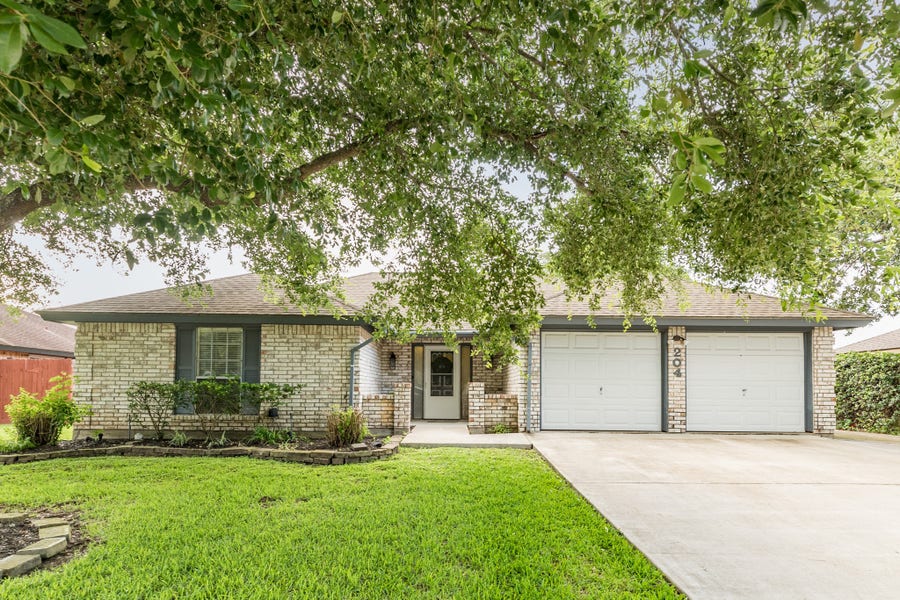 Property photo for 204 Corkwood Street, Lake Jackson, TX