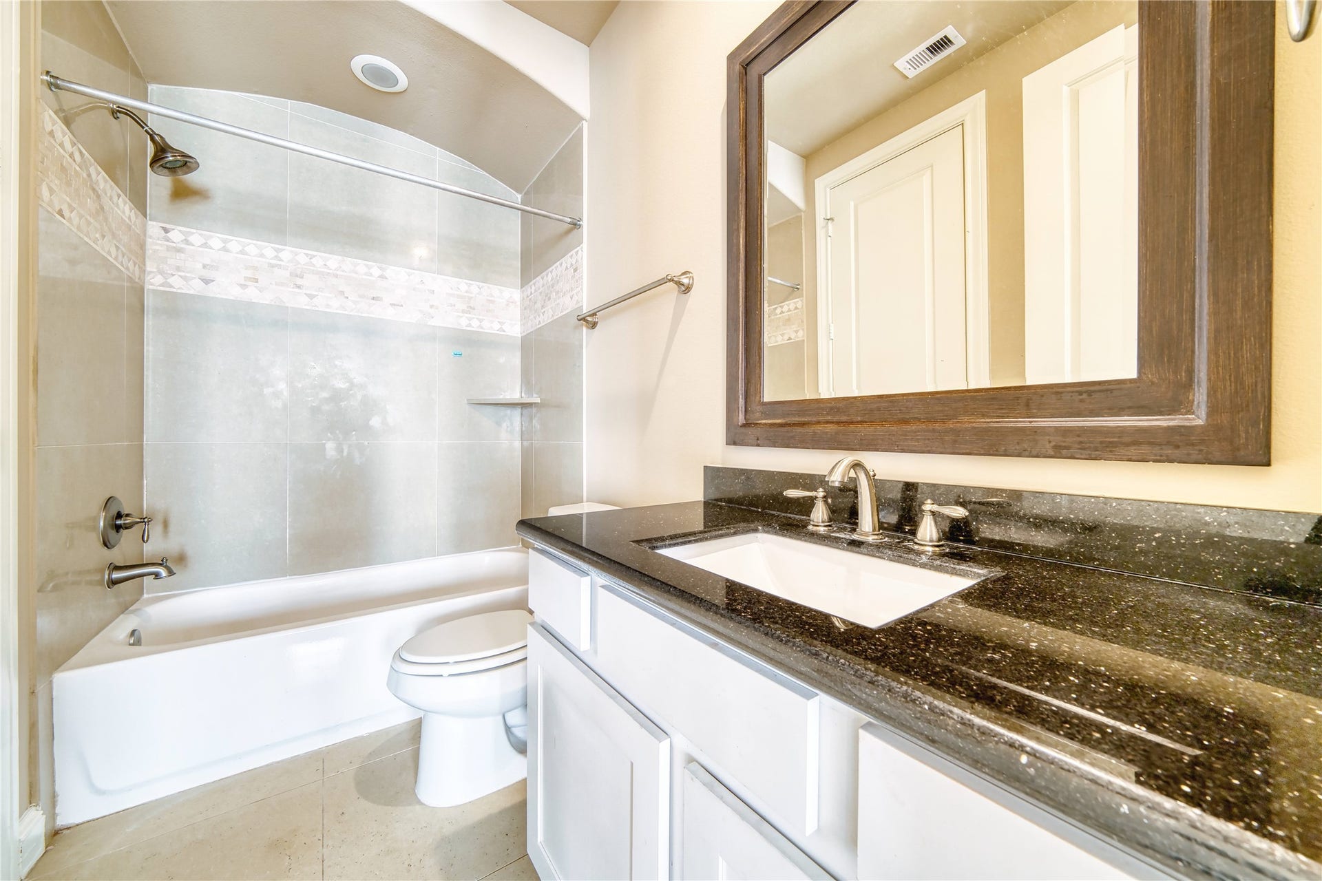 2029 Fannin Station N, Houston, TX 77045 2029 Fannin Station N, Houston, TX 77045