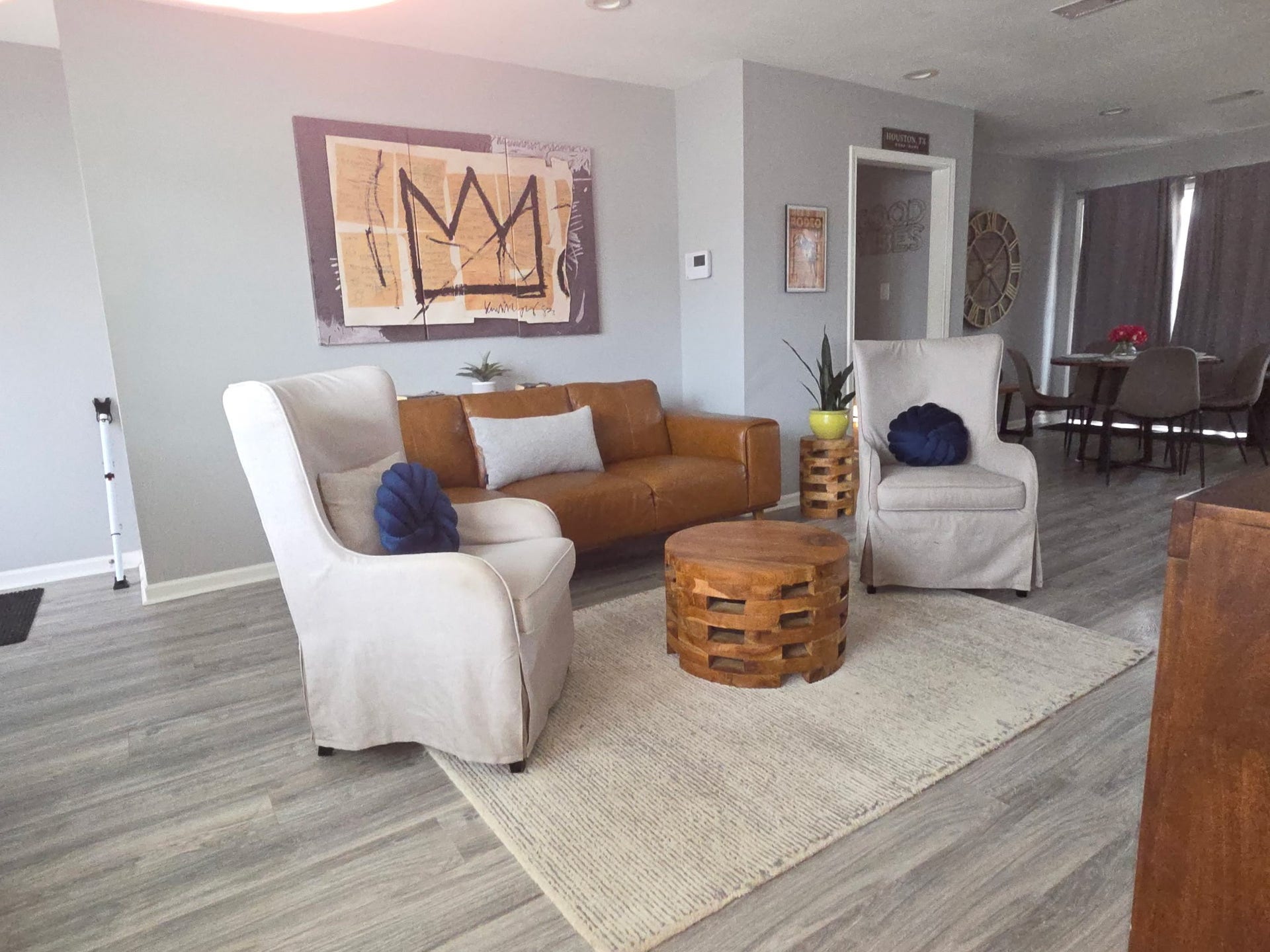 Open floor plan which is great for enetertaining.
