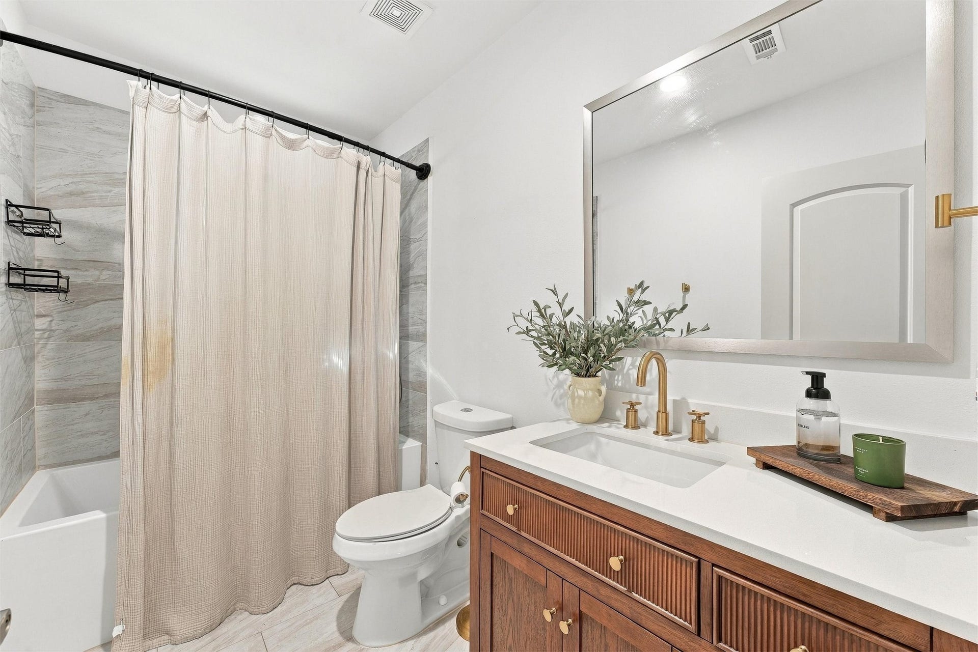 1614 Fulton Street, Houston, TX 77009 1614 Fulton Street, Houston, TX 77009