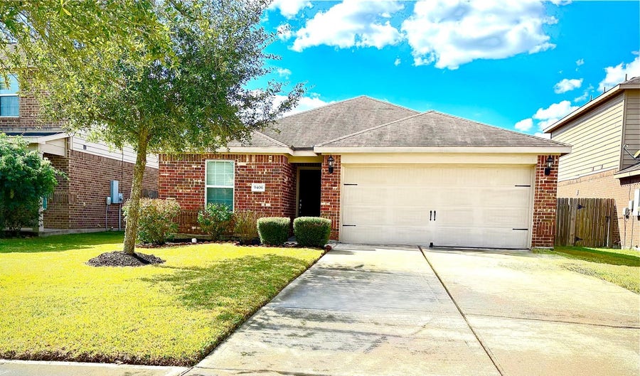 Property photo for 9406 Gold Mountain Drive, Rosharon, TX