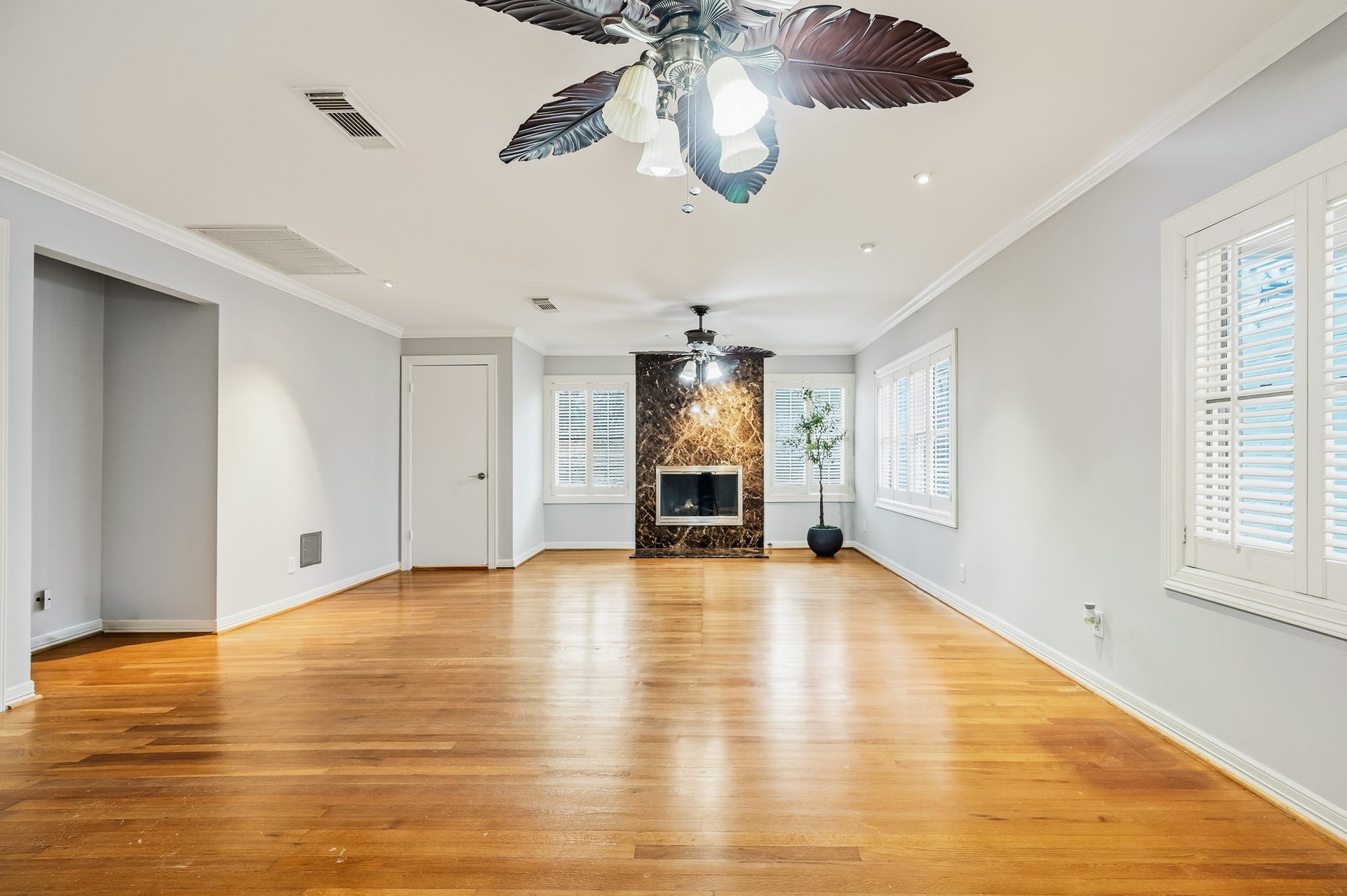 2111 N Galveston Avenue, Pearland, TX 77581 Enjoy this warm and spacious primary suite at the front of the home, featuring plantation shutters and a cozy fireplace. The three-door sliding closet offers generous storage, with extra room for a chest or TV area.