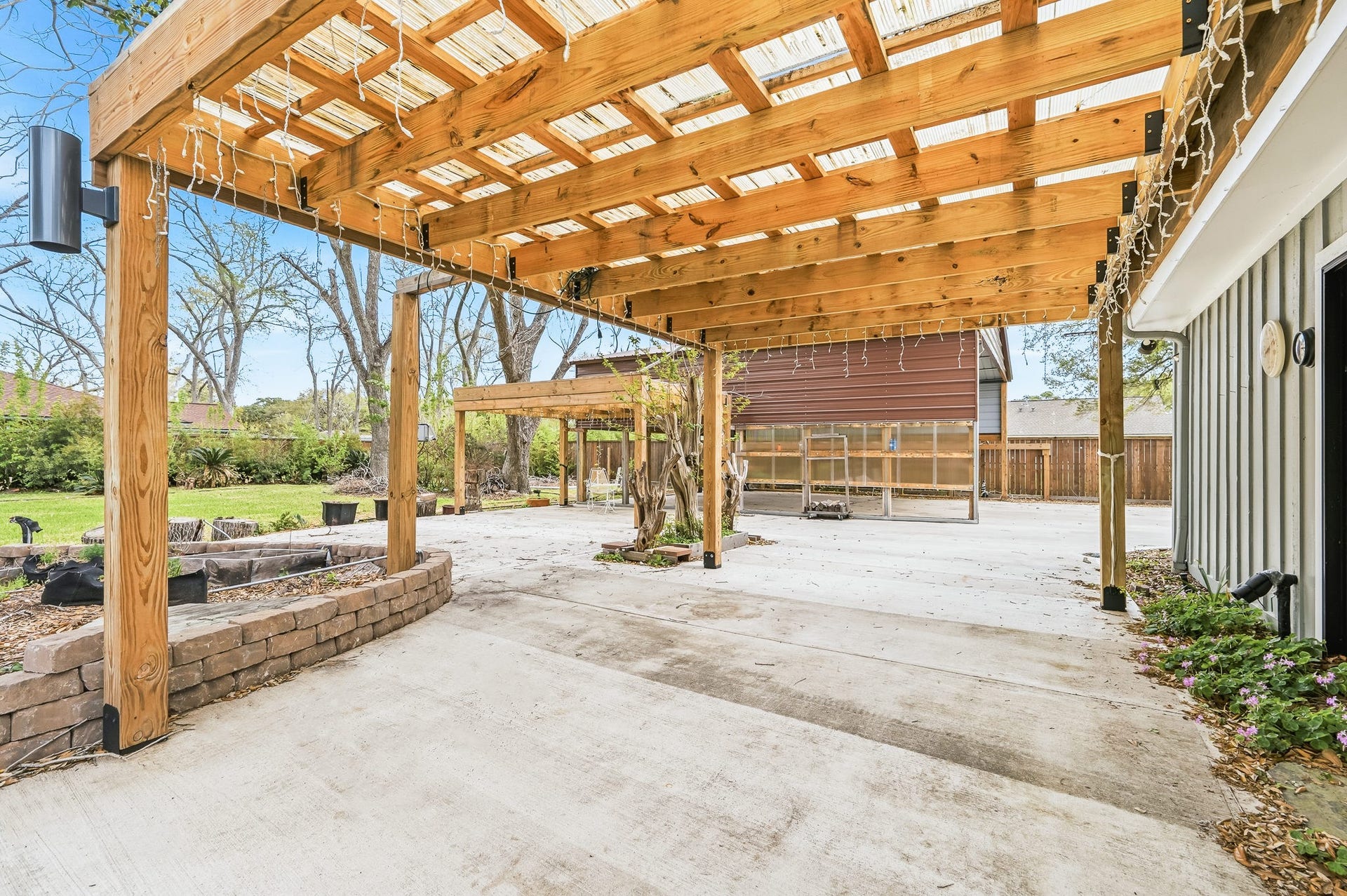 2111 N Galveston Avenue, Pearland, TX 77581 2111 N Galveston Avenue, Pearland, TX 77581