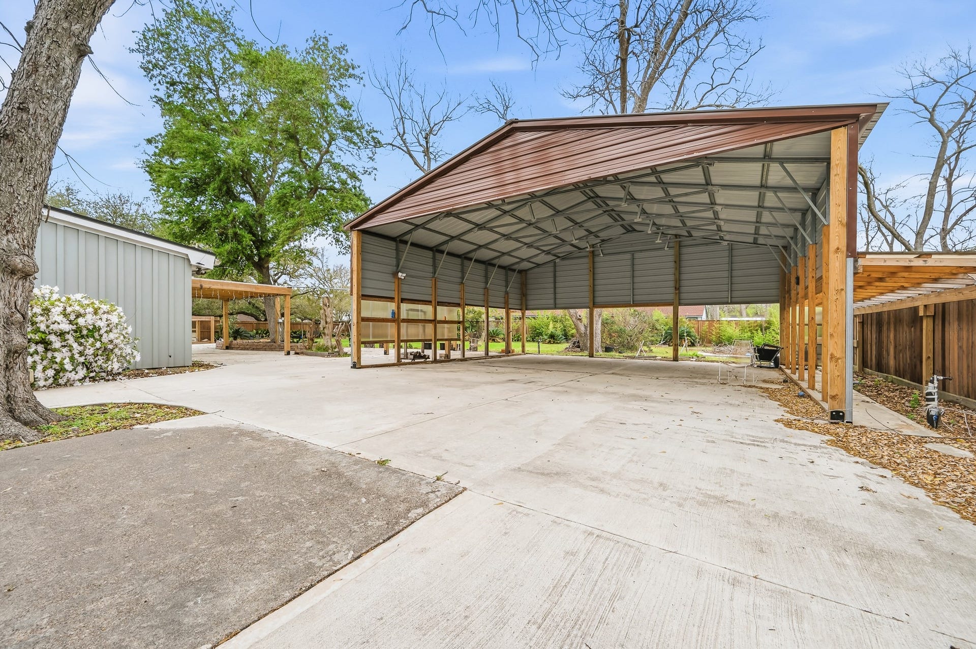 2111 N Galveston Avenue, Pearland, TX 77581 2111 N Galveston Avenue, Pearland, TX 77581