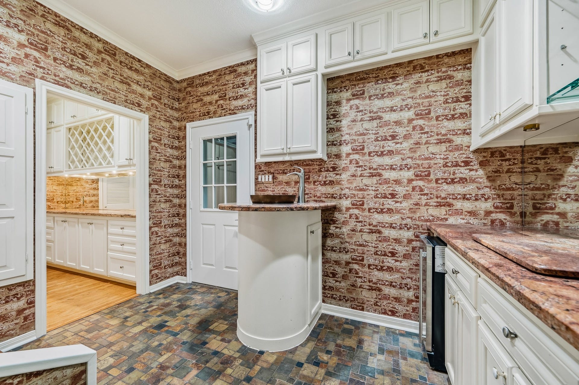 2111 N Galveston Avenue, Pearland, TX 77581 2111 N Galveston Avenue, Pearland, TX 77581