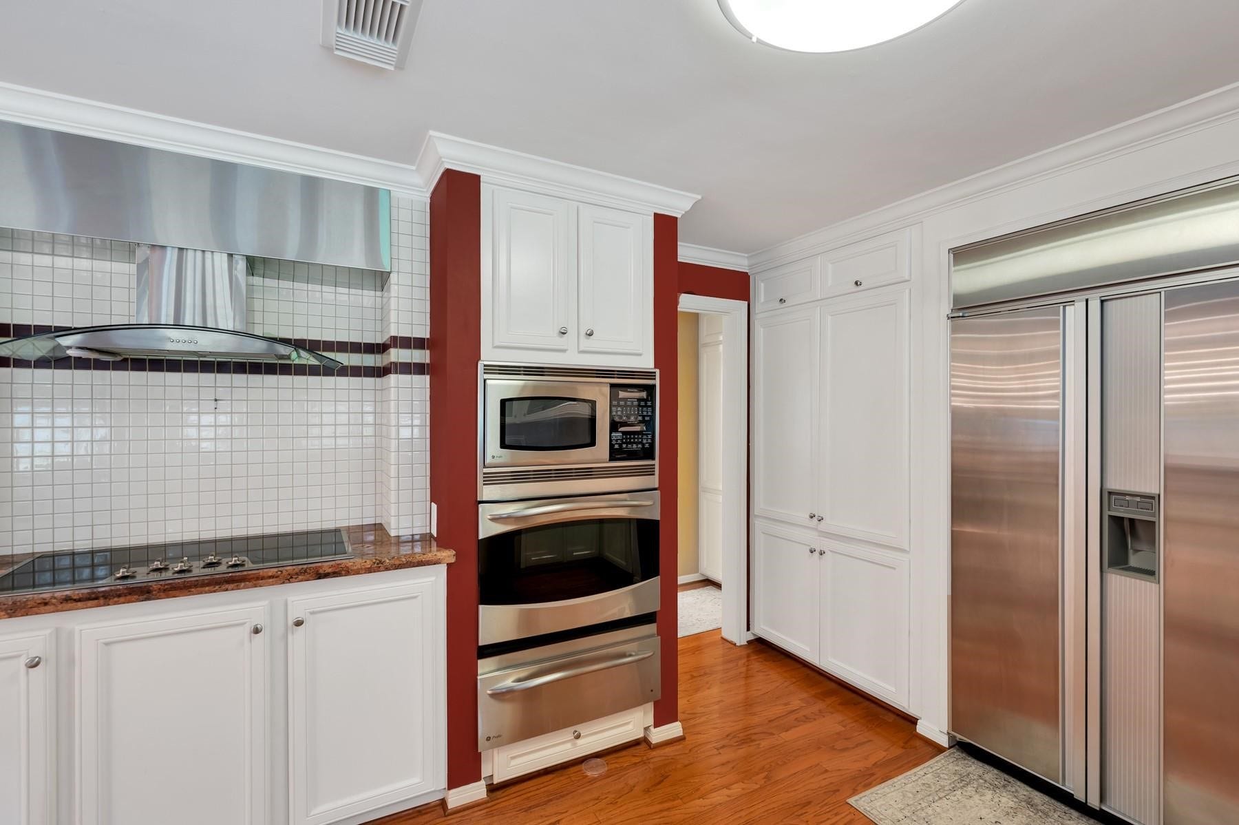 2111 N Galveston Avenue, Pearland, TX 77581 Stainless appliances, convection oven and Sub Zero Fridge for clean lines and neat space.
