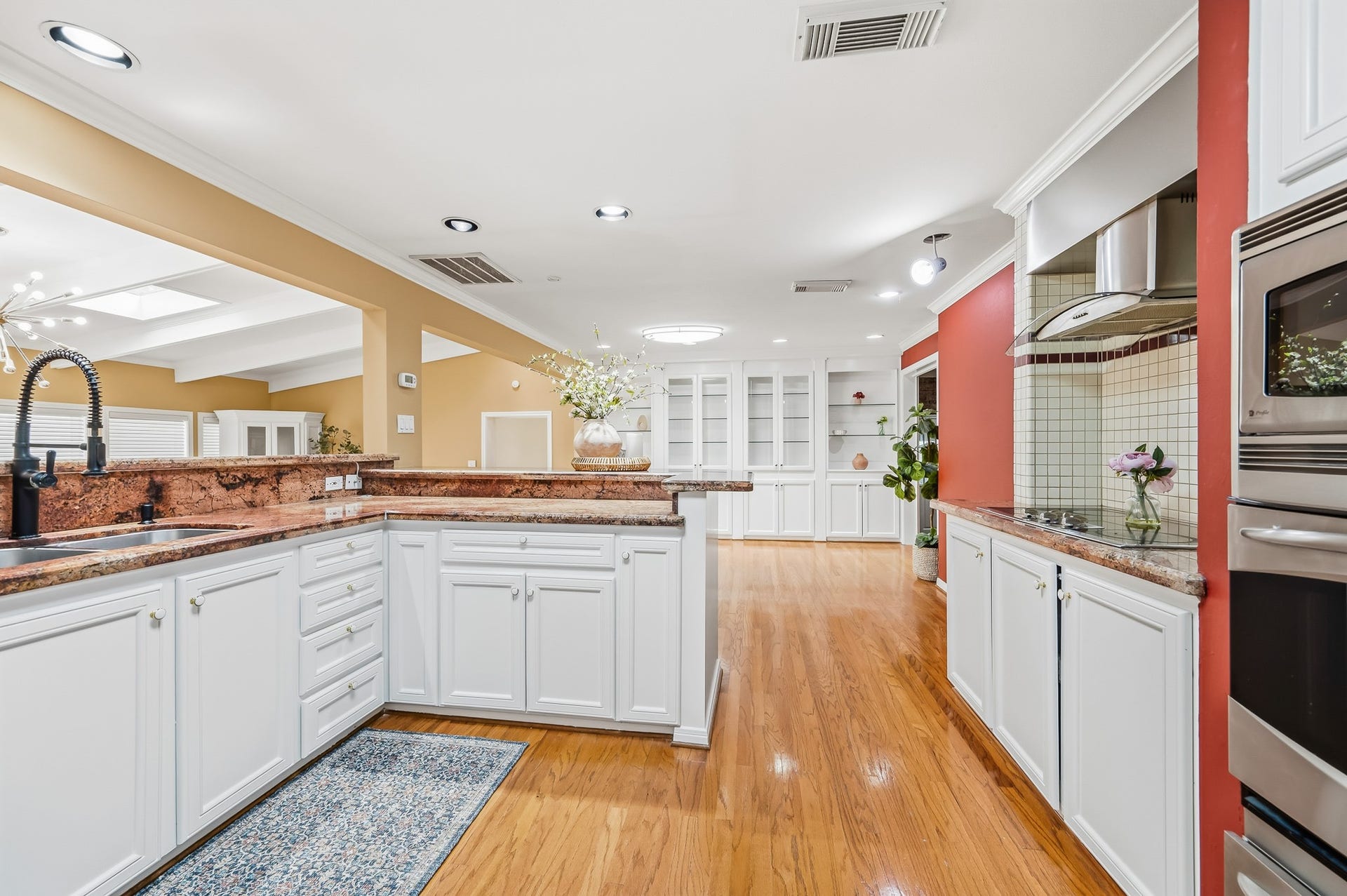 2111 N Galveston Avenue, Pearland, TX 77581 2111 N Galveston Avenue, Pearland, TX 77581