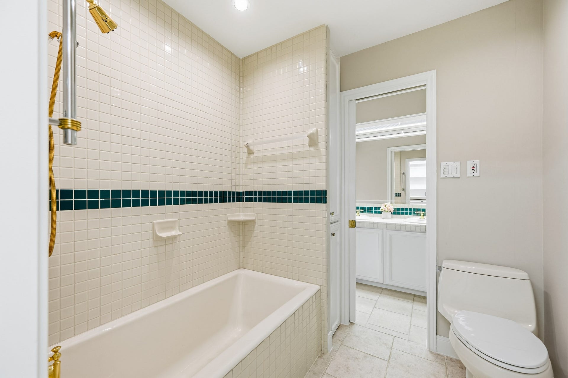 2111 N Galveston Avenue, Pearland, TX 77581 2111 N Galveston Avenue, Pearland, TX 77581