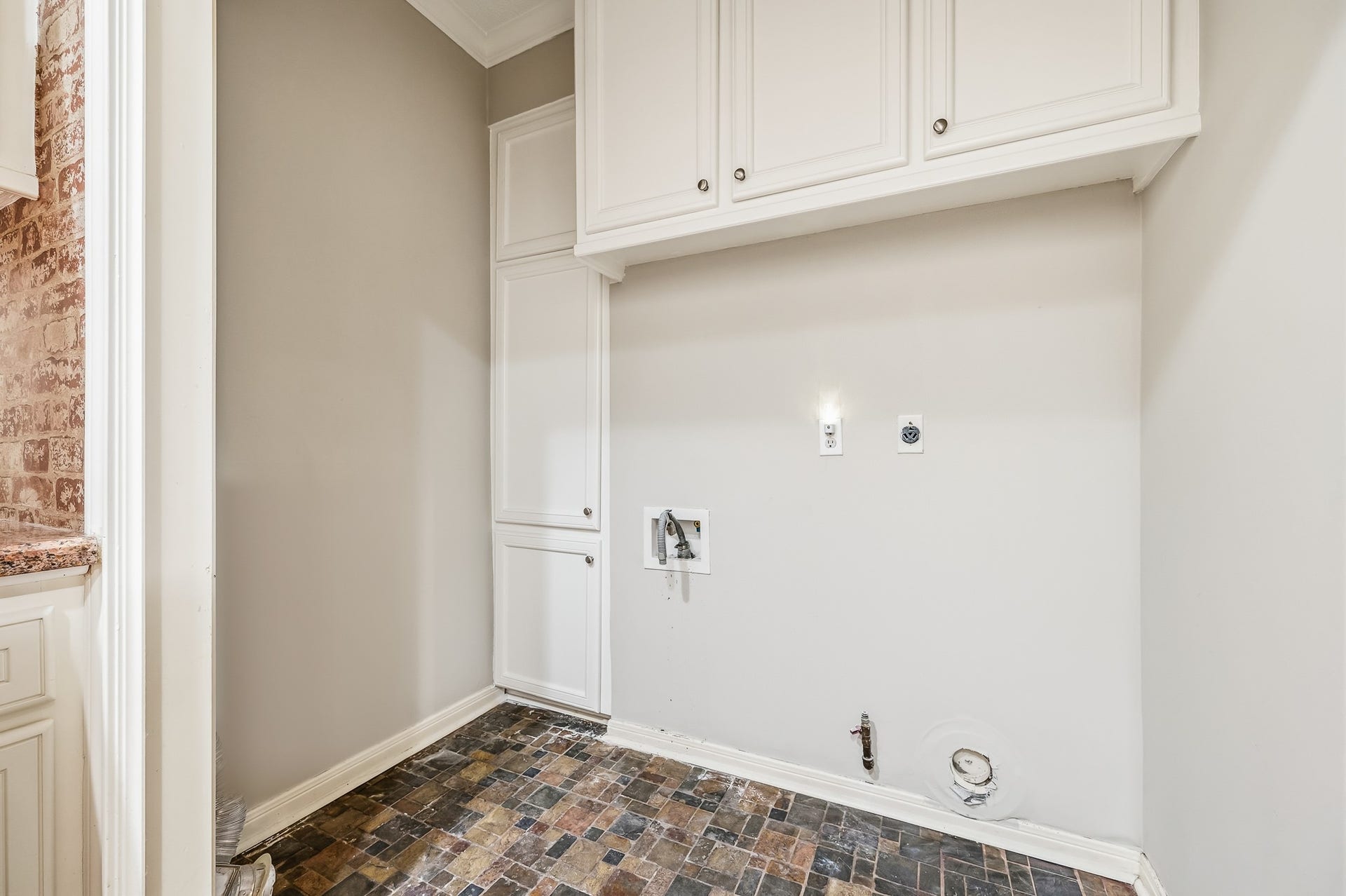 2111 N Galveston Avenue, Pearland, TX 77581 2111 N Galveston Avenue, Pearland, TX 77581