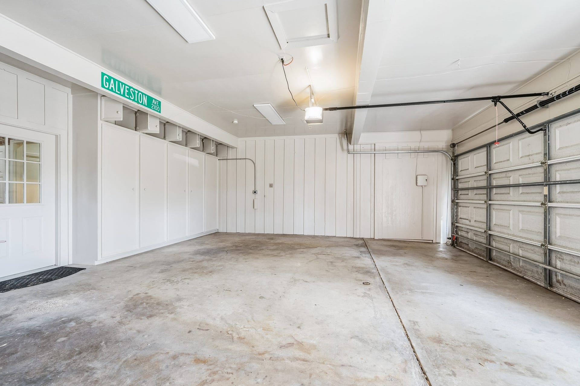 2111 N Galveston Avenue, Pearland, TX 77581 2111 N Galveston Avenue, Pearland, TX 77581