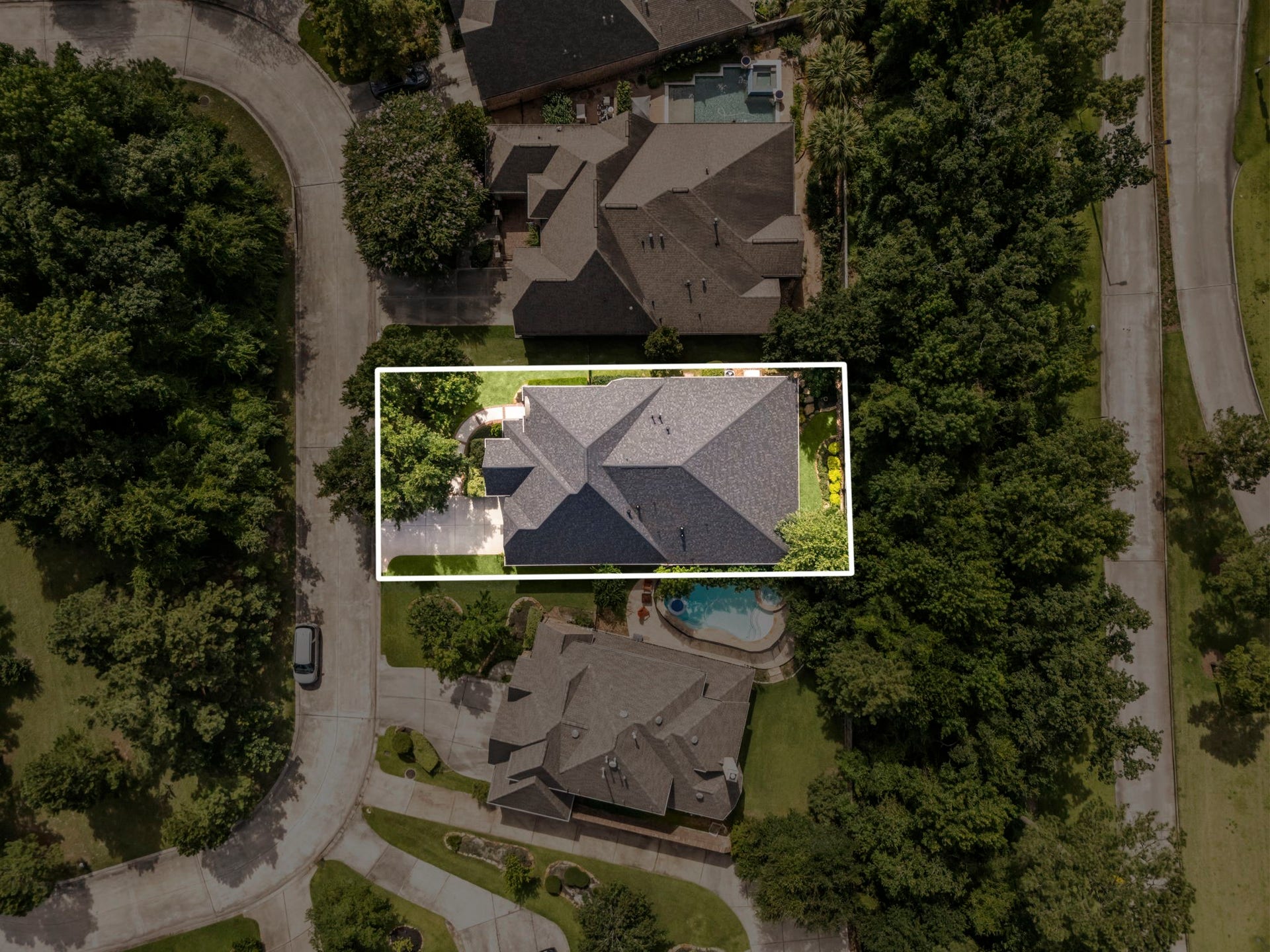 195 Oarwood Place, The Woodlands, TX 77389 Welcome to the sought-after lifestyle of Creekside Park in The Woodlands! Enjoy scenic hike-and-bike trails, beautiful parks, lakes, resort-style pools, fitness and recreation centers, and convenient access to premier shopping, dining, entertainment, and top-rated schools. With abundant green space and exceptional amenities, Creekside Park is the perfect place to call home.