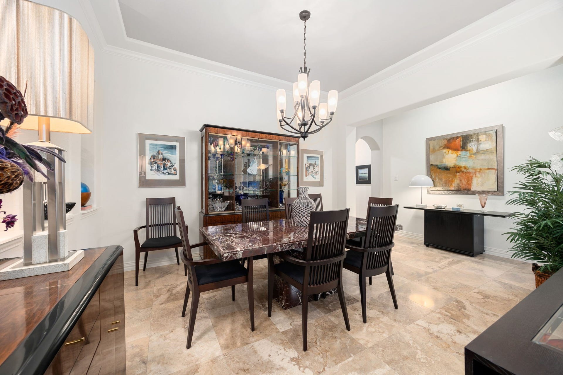 195 Oarwood Place, The Woodlands, TX 77389 Elegant formal dining room with high ceilings, crown molding, and beautiful travertine flooring. The spacious layout provides the perfect setting for hosting holiday dinners, special occasions, and memorable gatherings with family and friends.