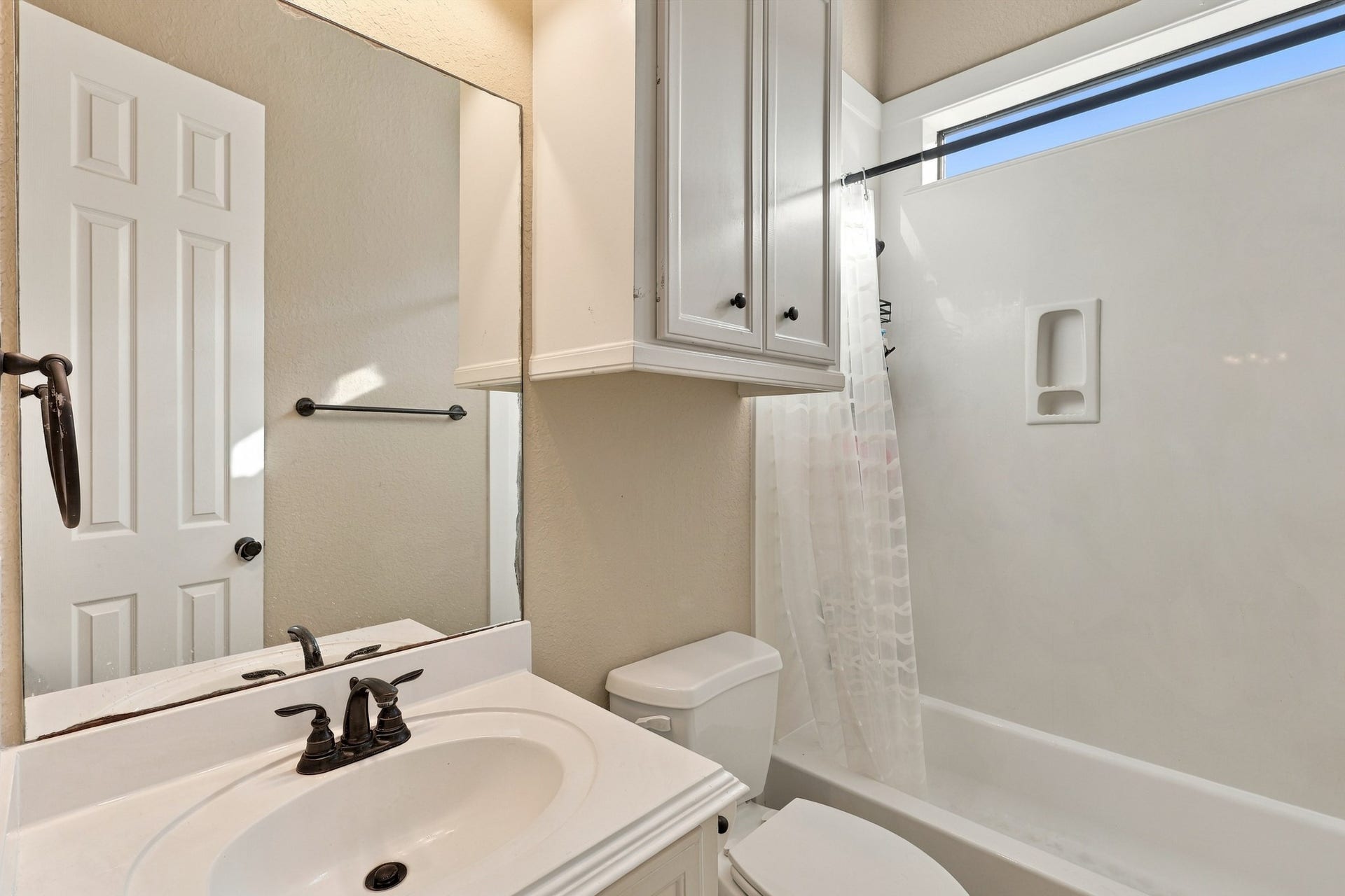 293 W Bend Drive, League City, TX 77573 293 W Bend Drive, League City, TX 77573