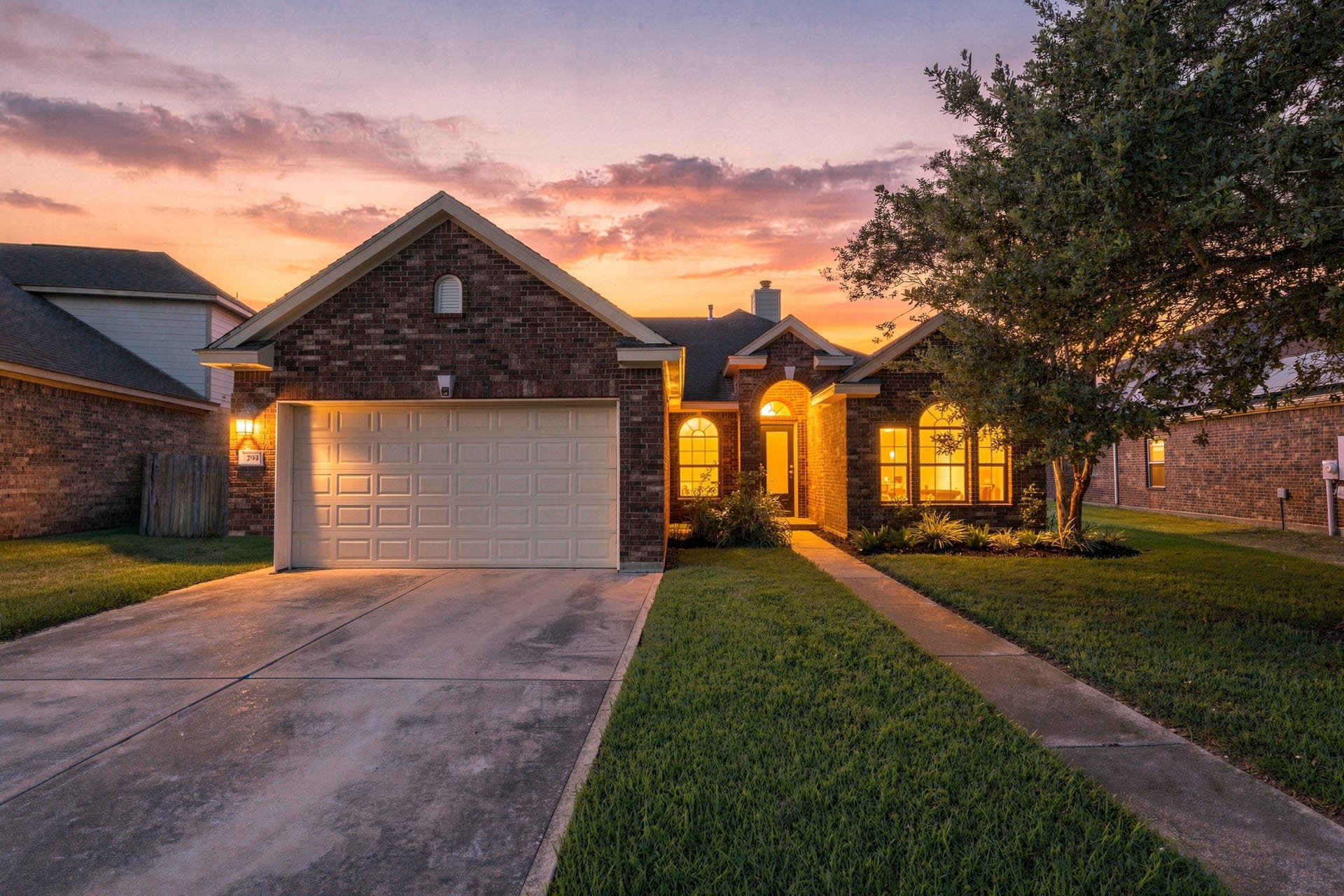 293 W Bend Drive, League City, TX 77573 293 W Bend Drive, League City, TX 77573