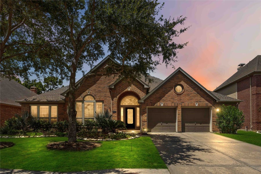 Property photo for 2712 Green Mountain Drive, Pearland, TX