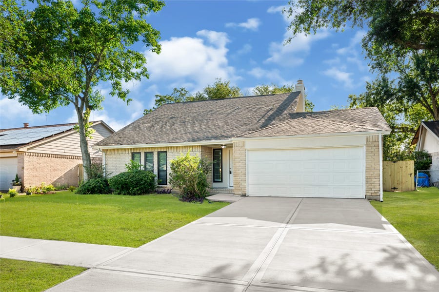 Property photo for 16022 Logan Rock Road, Missouri City, TX
