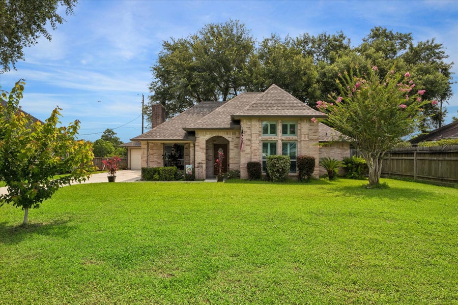 Property photo for 3607 Blue Wing Drive, Dickinson, TX