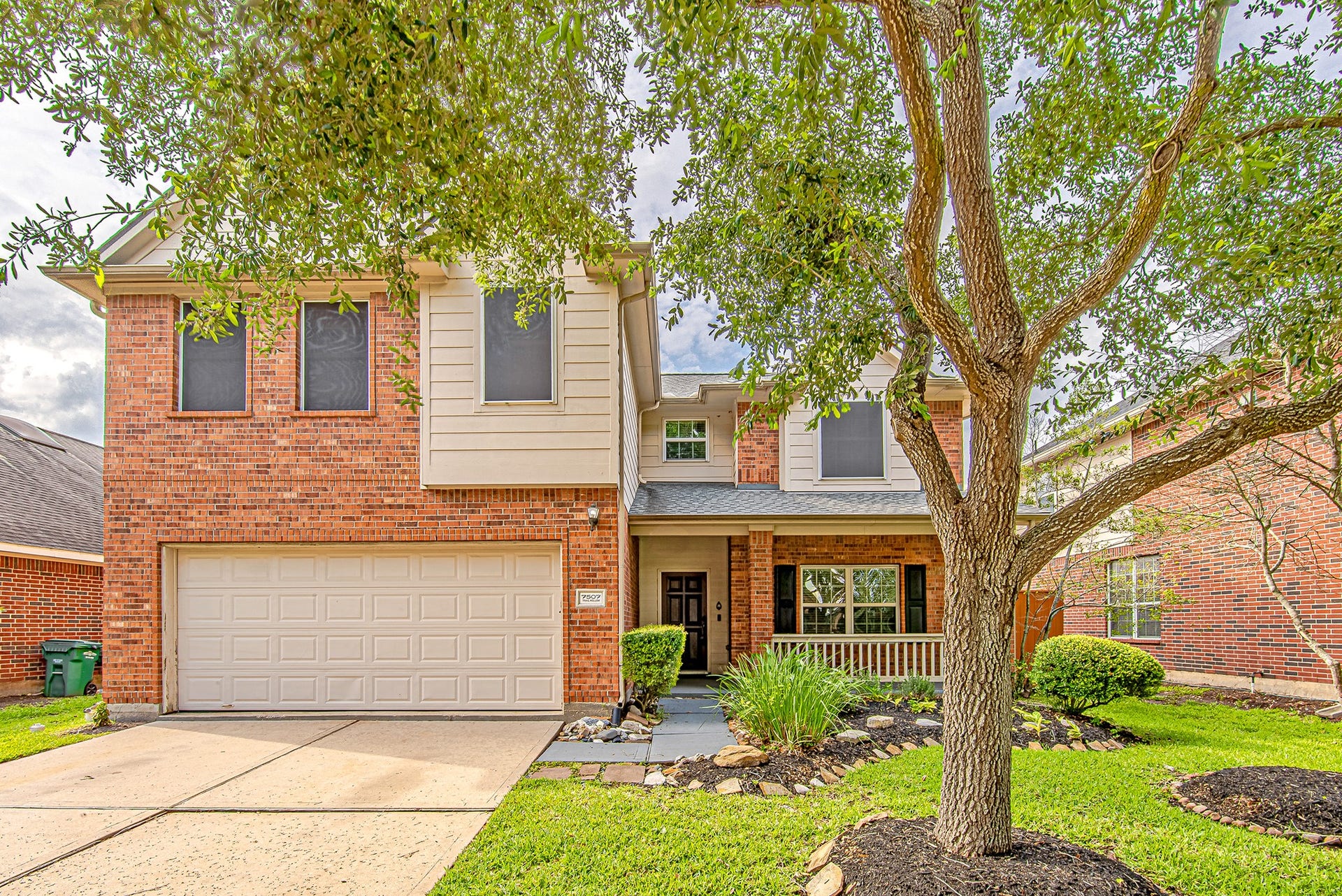 7507 Trail Hollow, Missouri City, TX 77459 Beautiful two-story home nestled on a quiet cul-de-sac