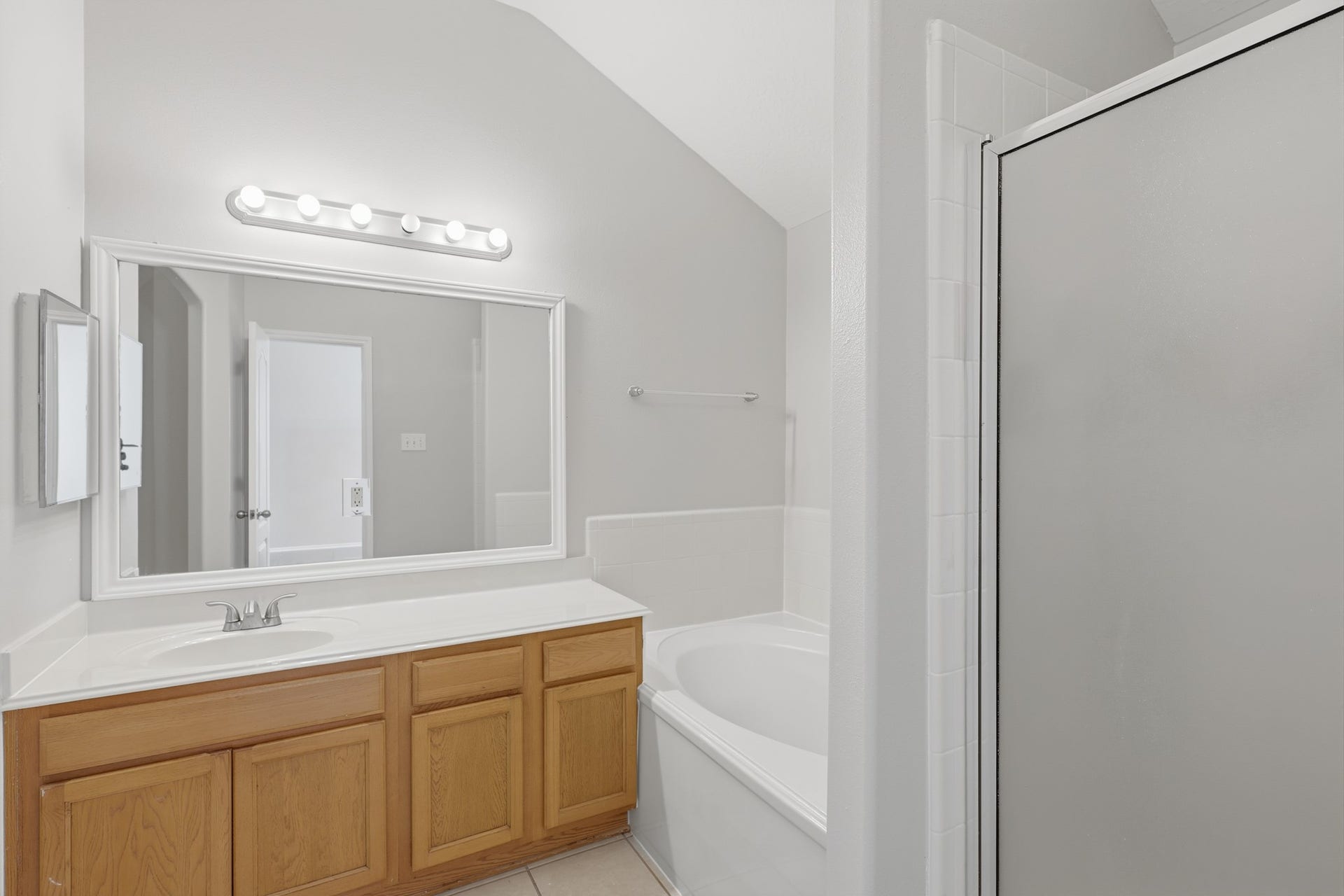 21207 Colton Cove Drive, Houston, TX 77095 Primary bath