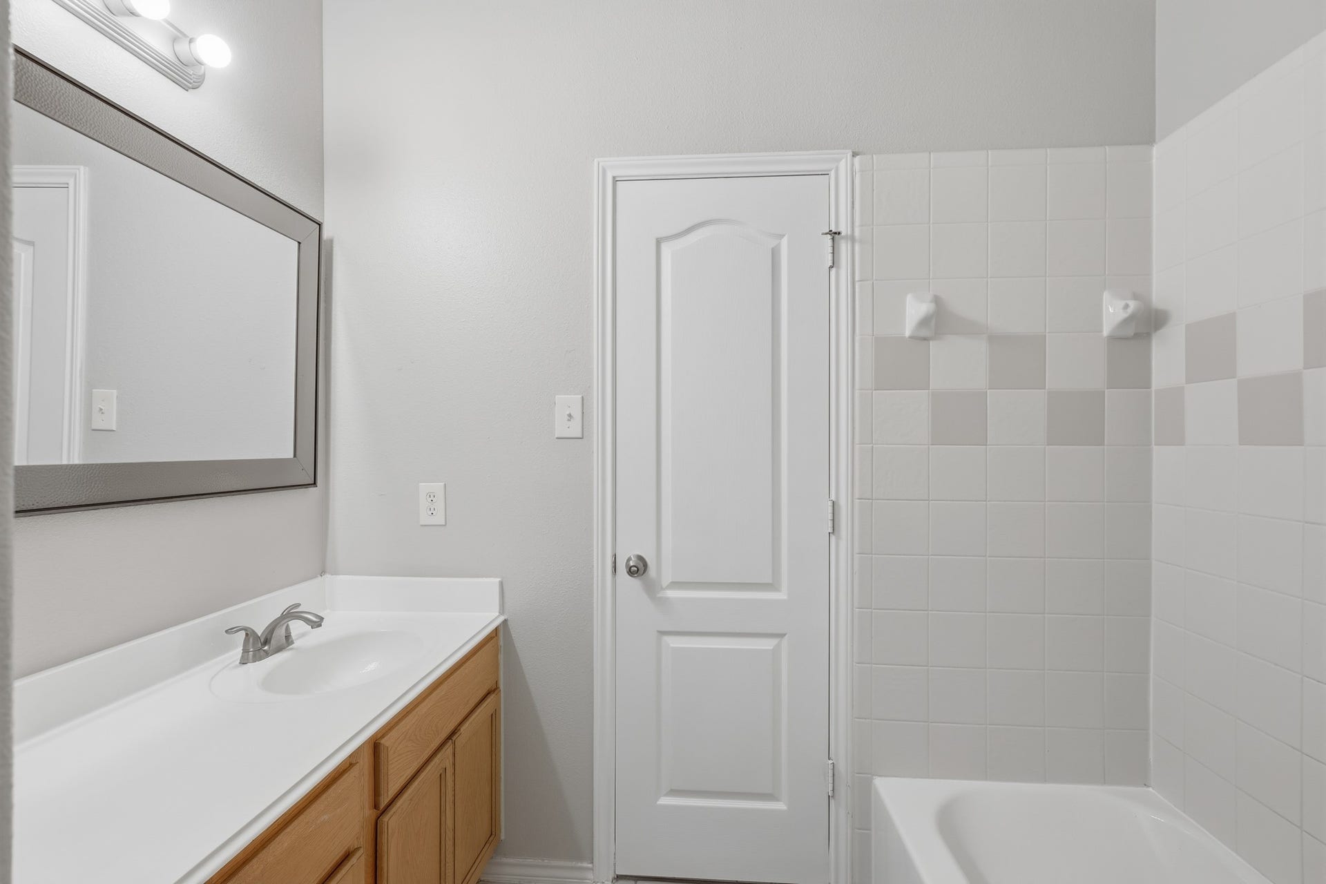 21207 Colton Cove Drive, Houston, TX 77095 Secondary bath