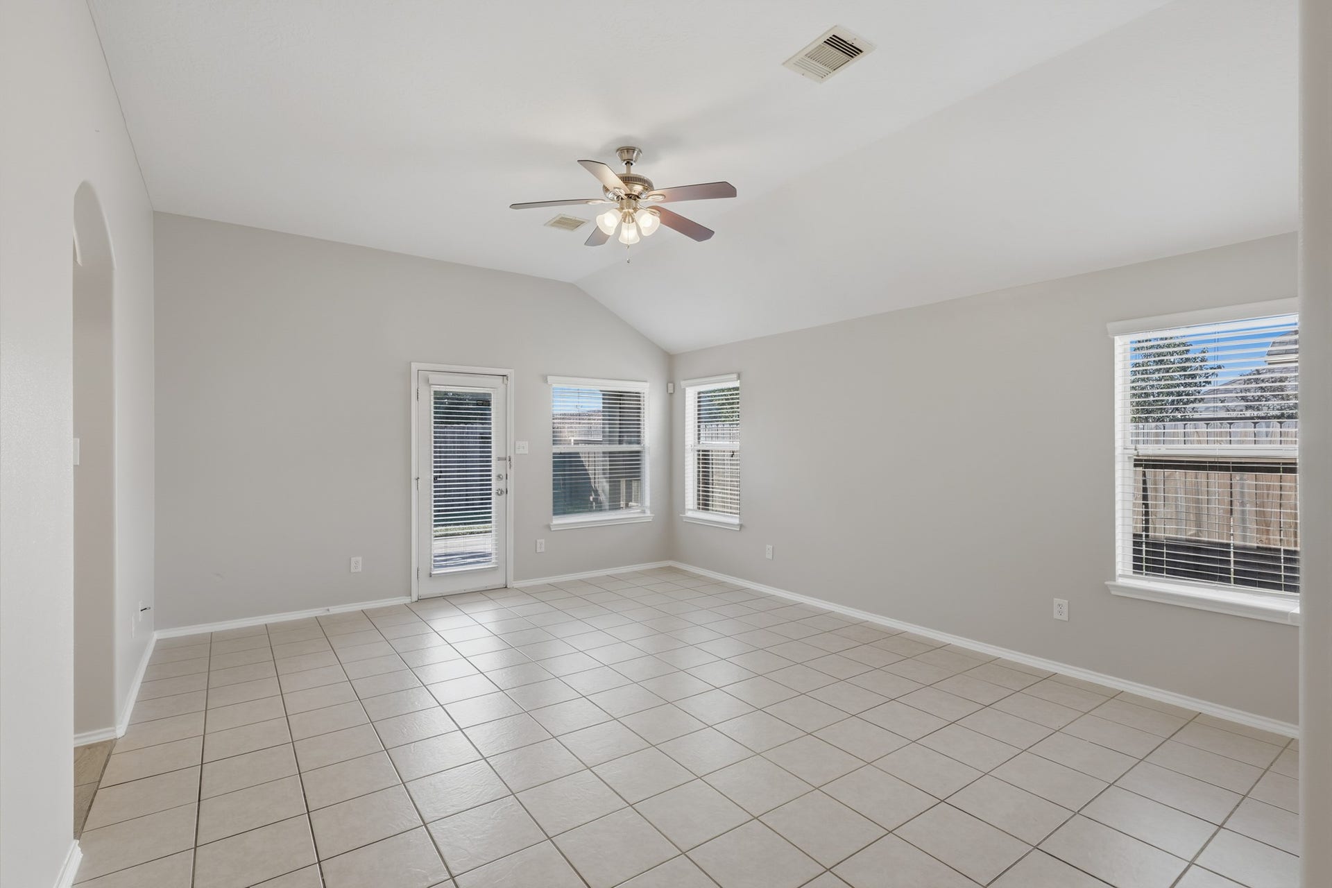 21207 Colton Cove Drive, Houston, TX 77095 Living room